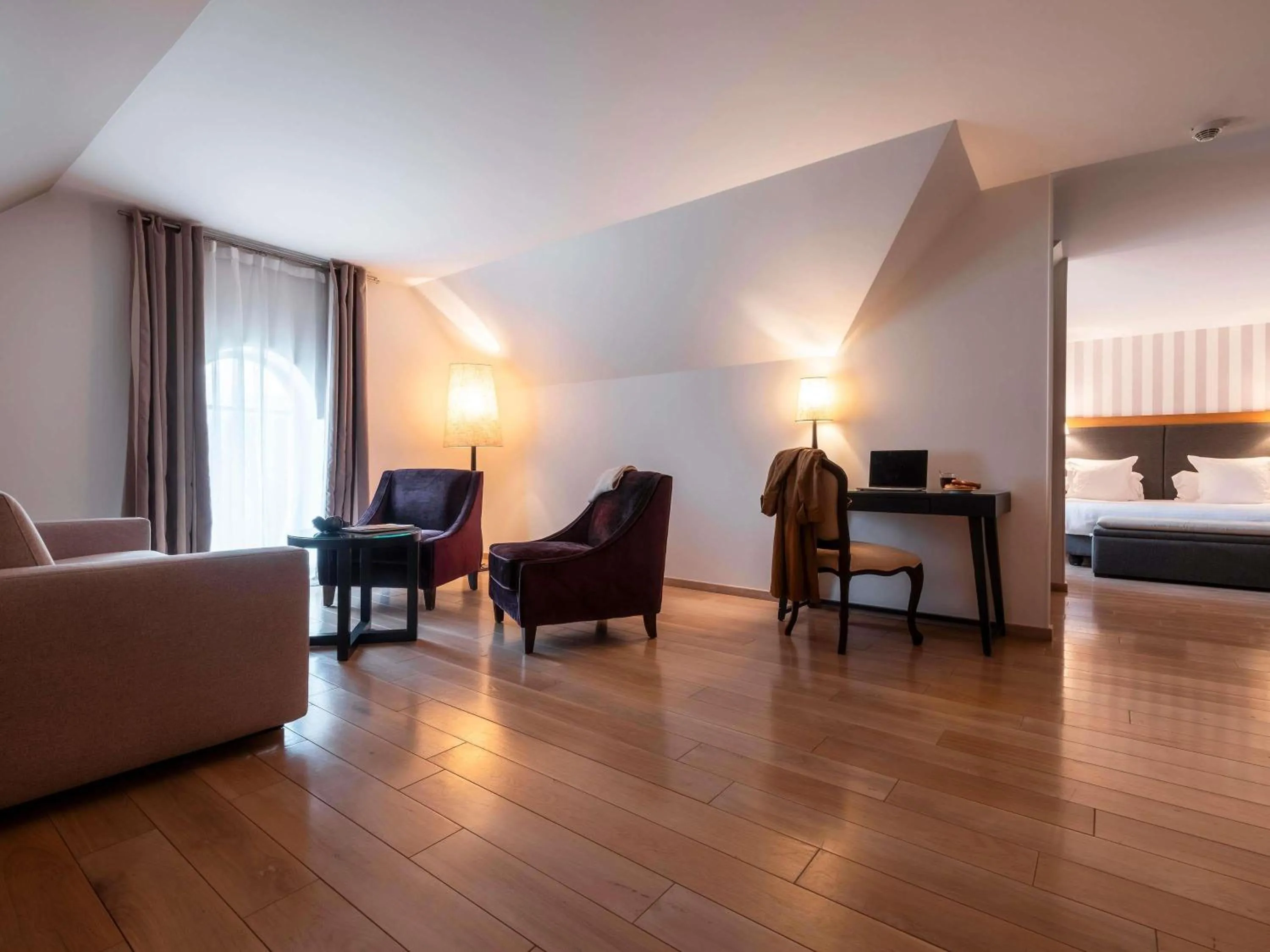 Bedroom in Mercure Maintenon