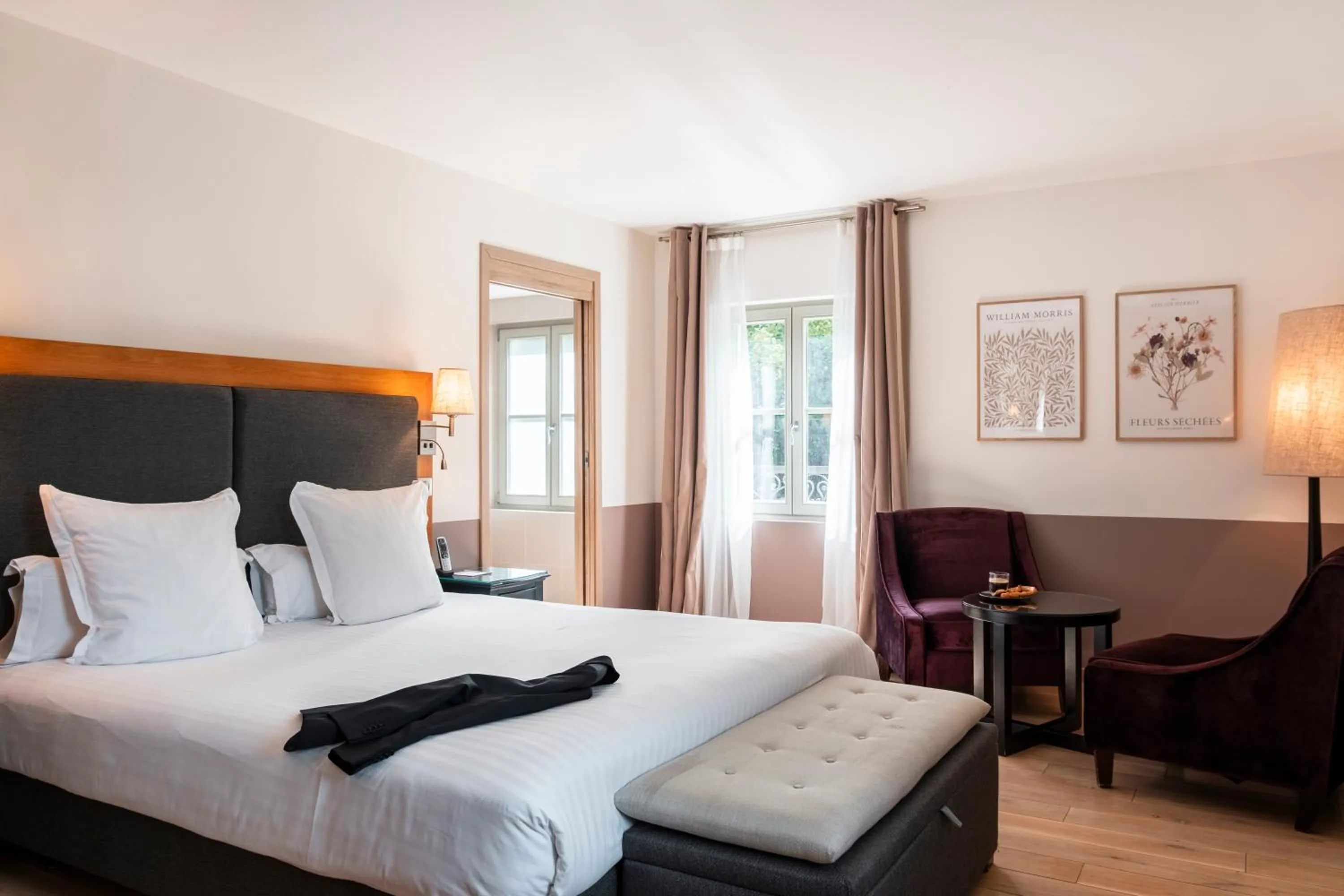 Bed in Mercure Maintenon