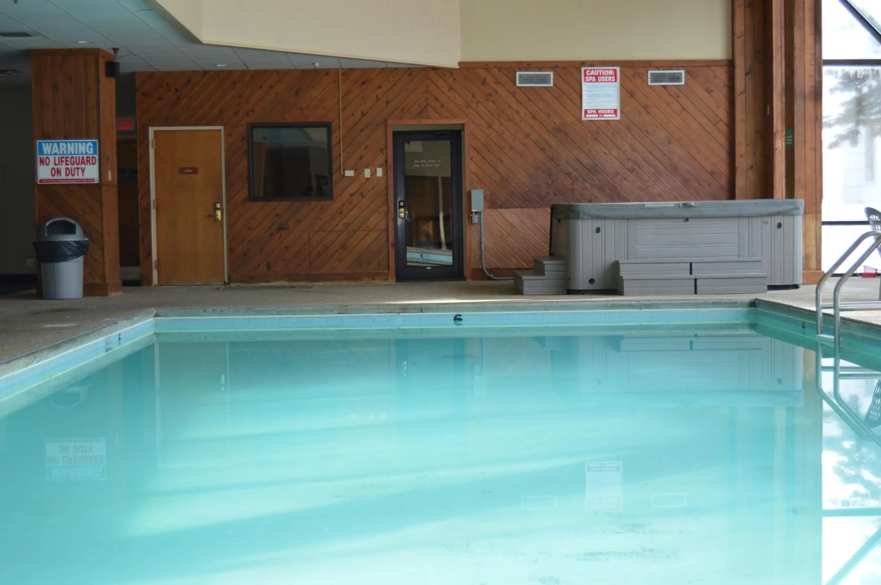 Swimming pool in Crossroads Hotel and Huron Event Center