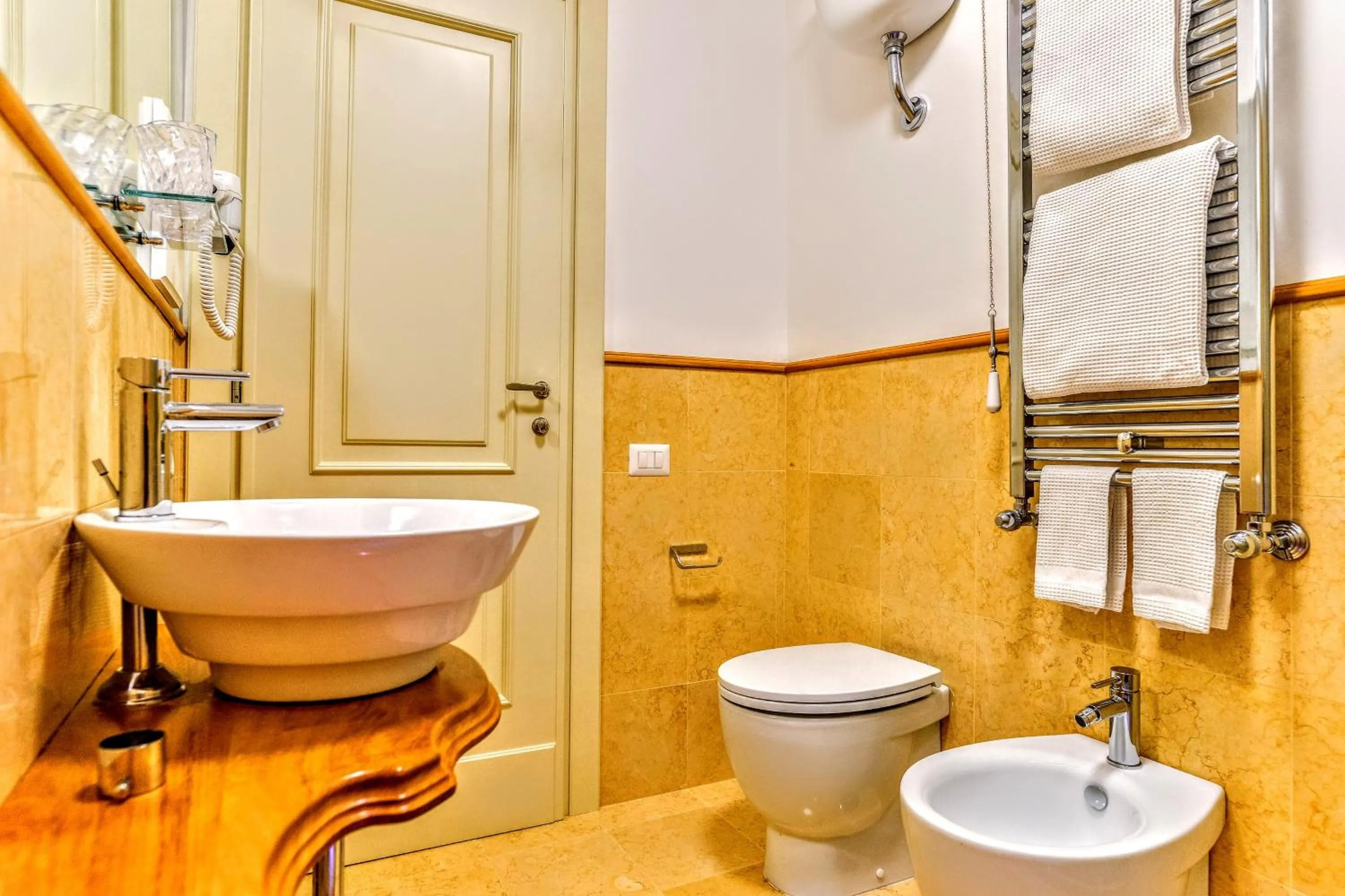 Toilet in Arpinelli Relais