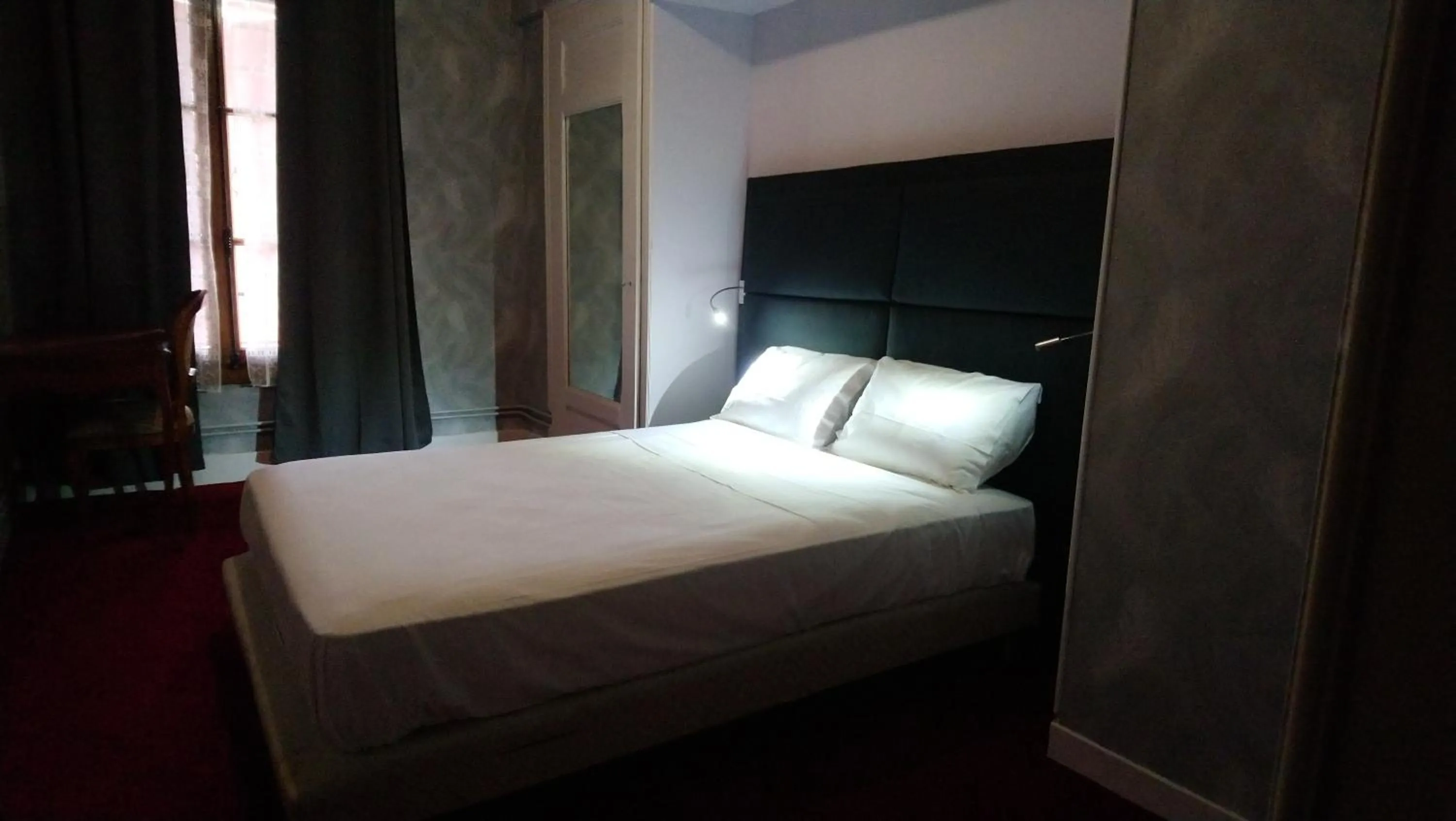 Bed in Hôtel du Palais