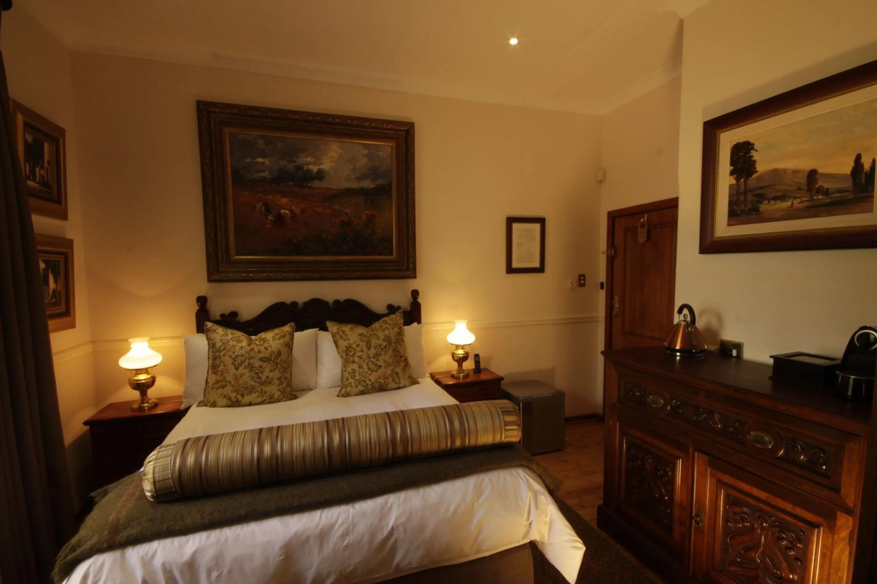 Photo of the whole room, Bed in Kleine Constantia Boutique Guest House