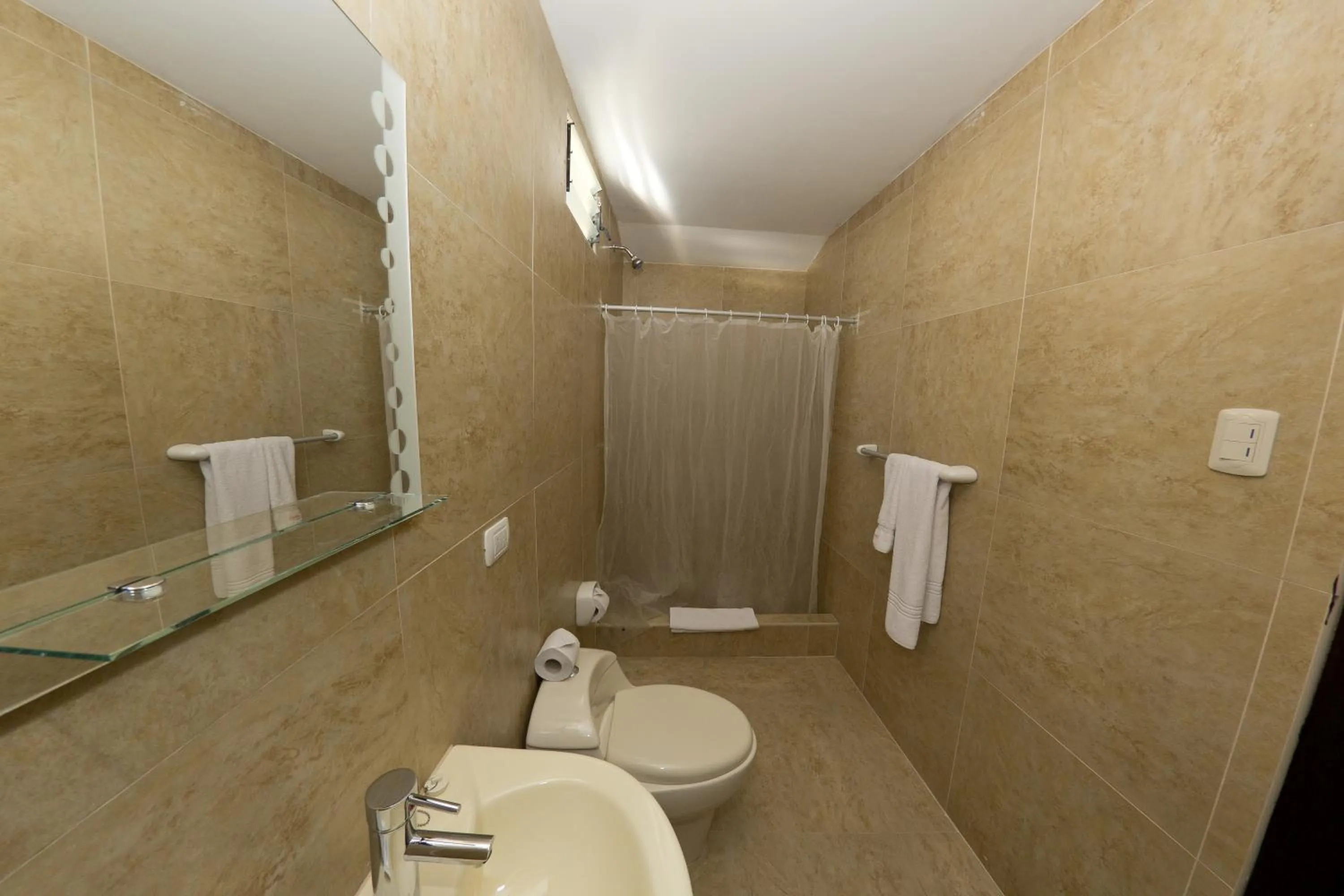 Bathroom in Yabar Hotel Plaza
