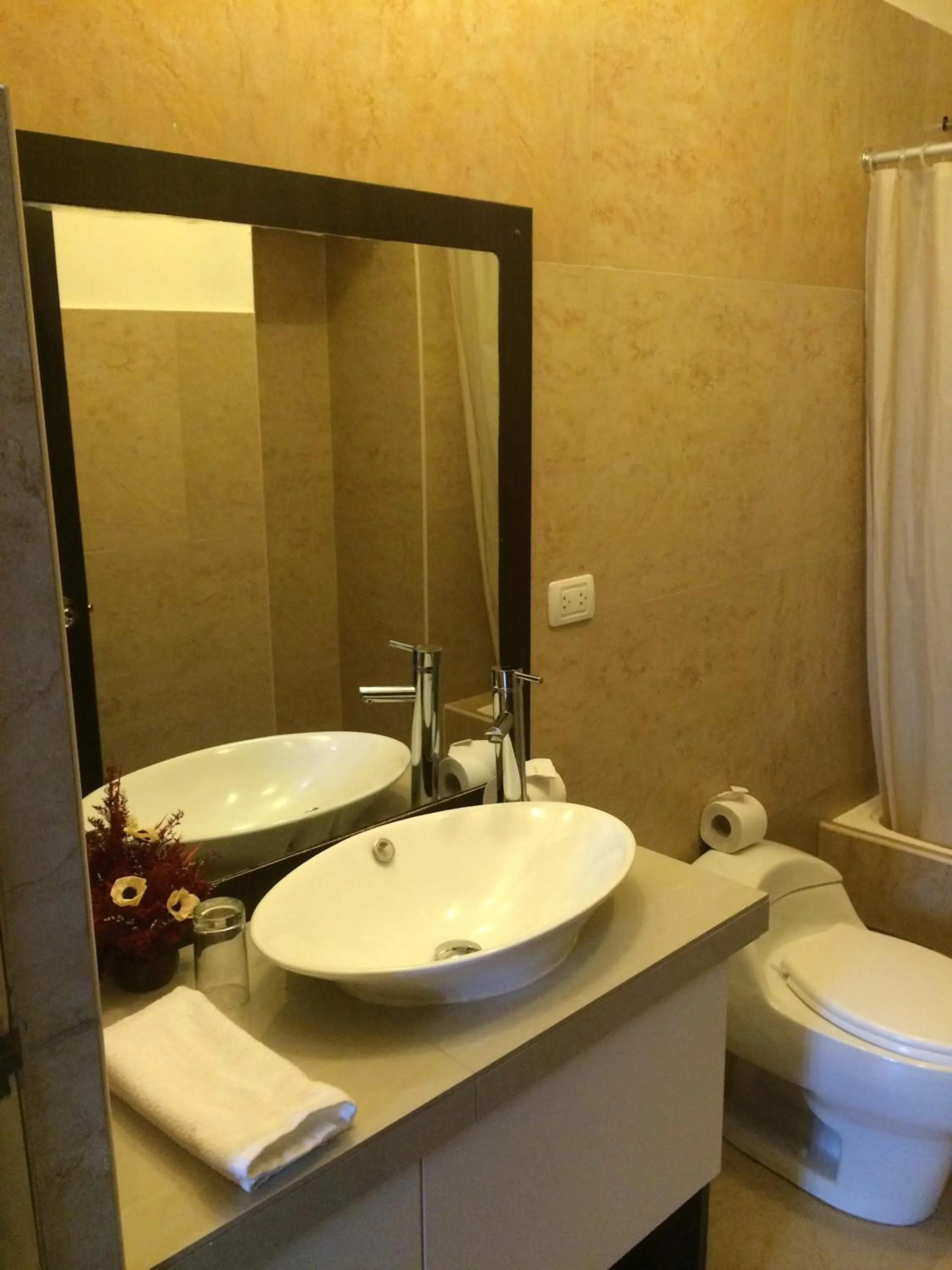 Bathroom in Yabar Hotel Plaza