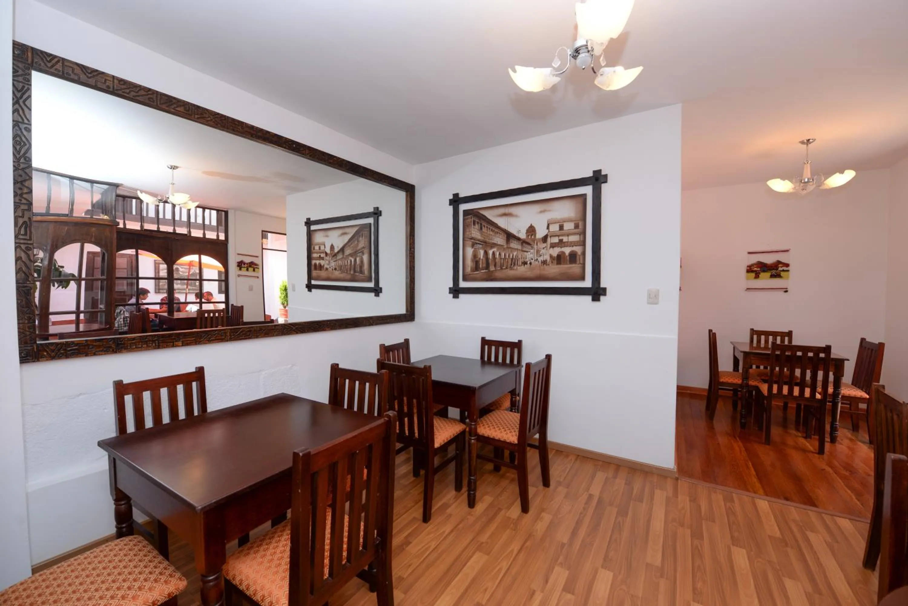 Restaurant/places to eat in Yabar Hotel Plaza