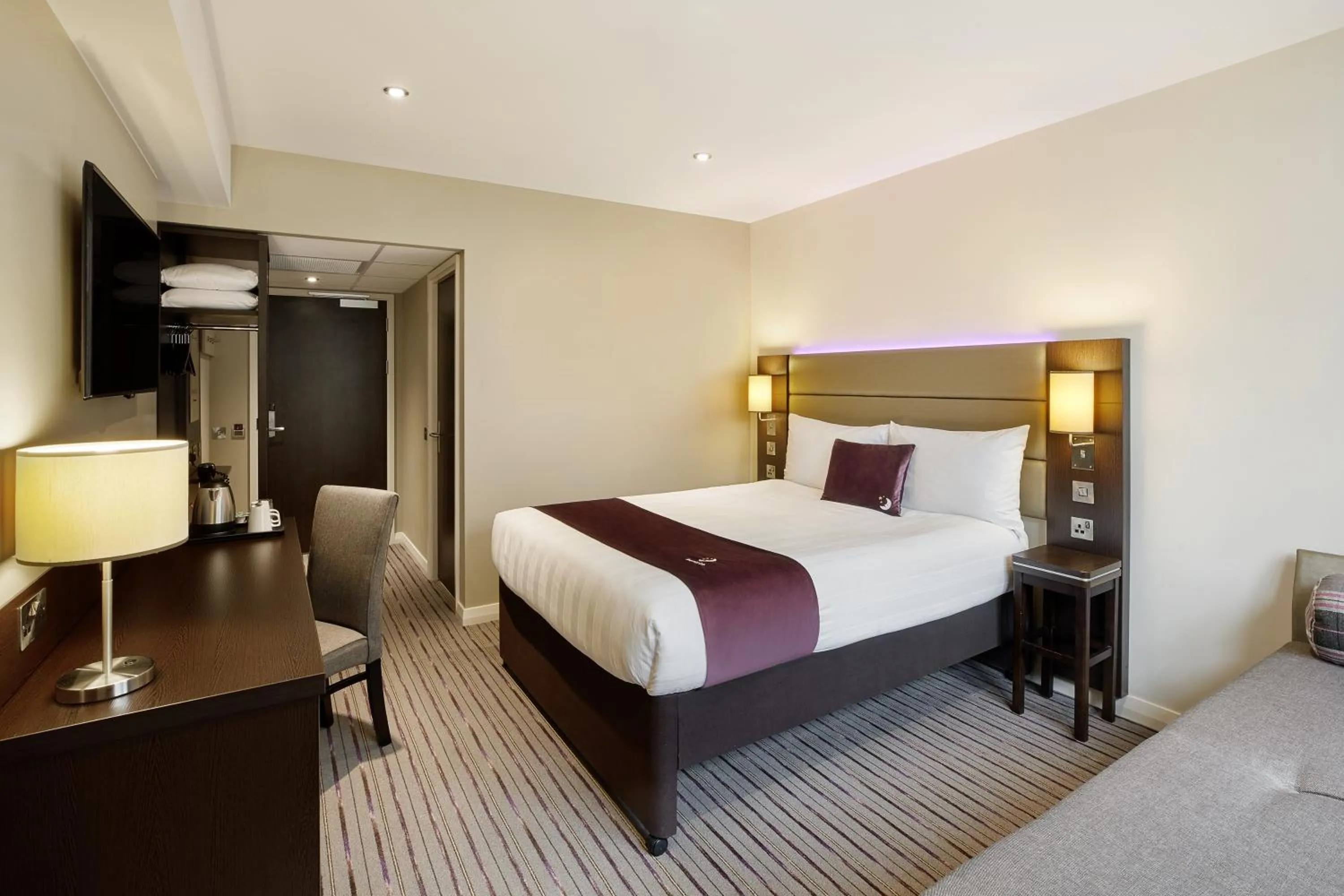 Bedroom, Bed in Premier Inn Dublin City The Liberties