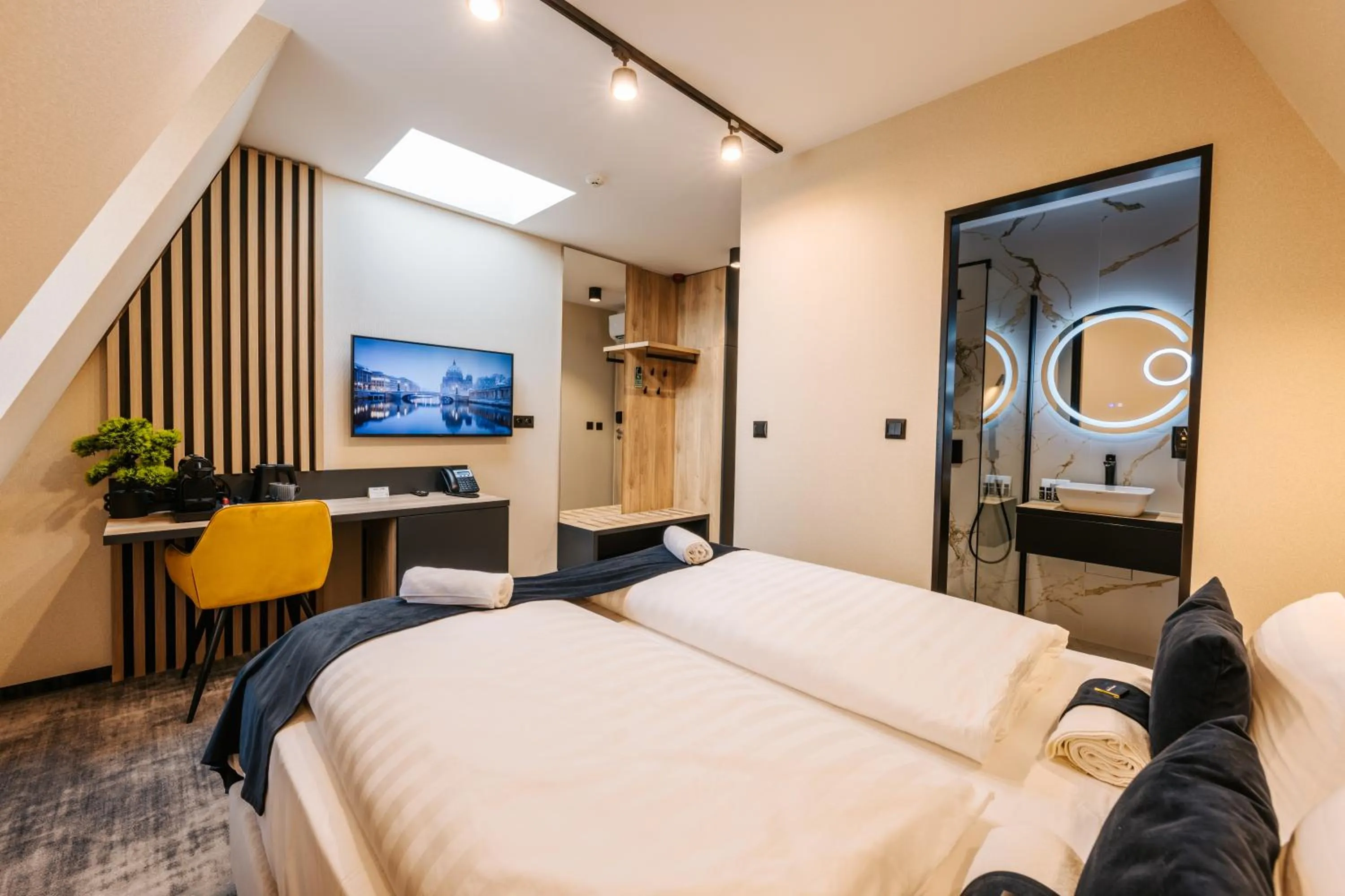 Photo of the whole room, Bed in Hotel Auris