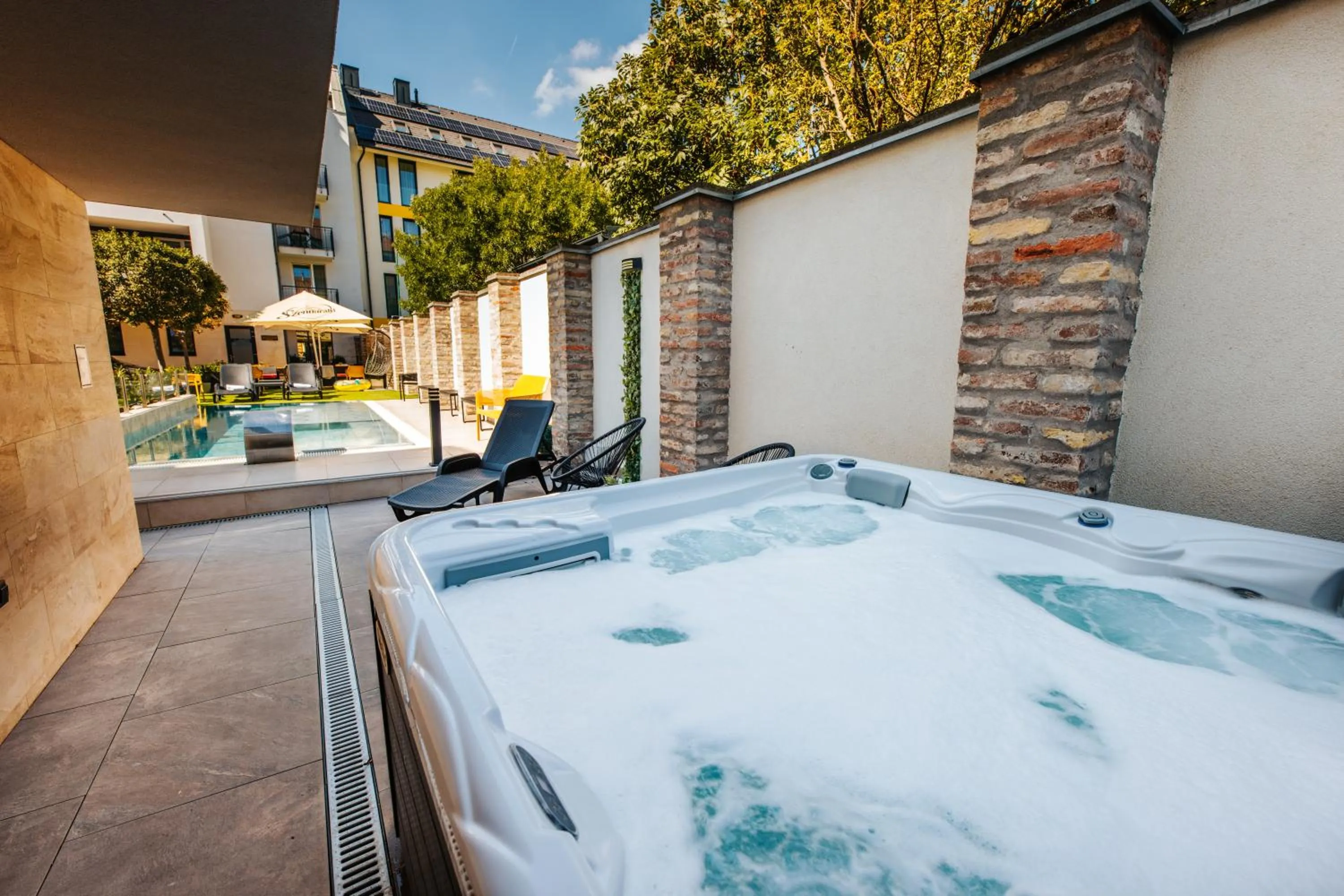 Hot Tub in Hotel Auris