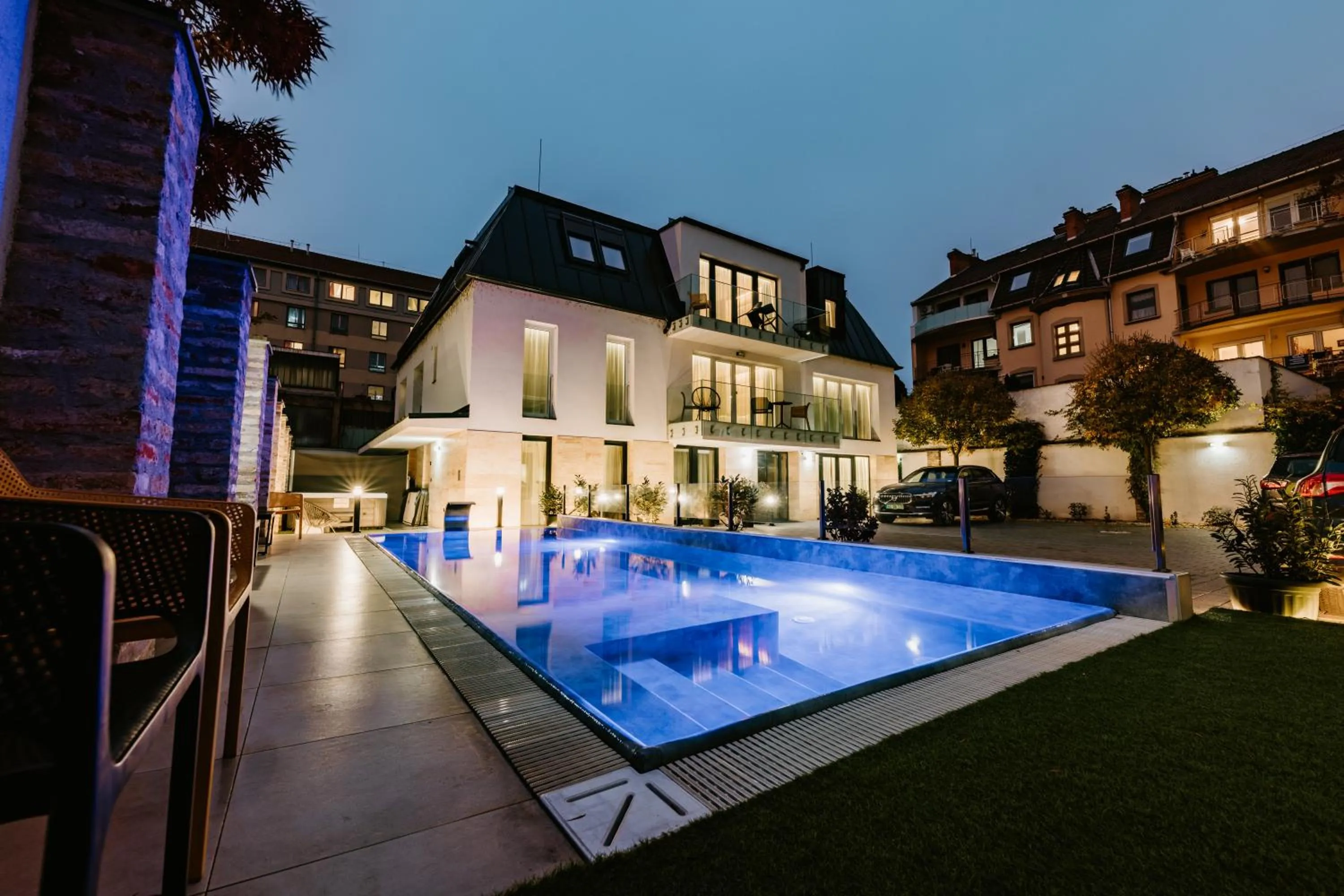 Property building in Hotel Auris