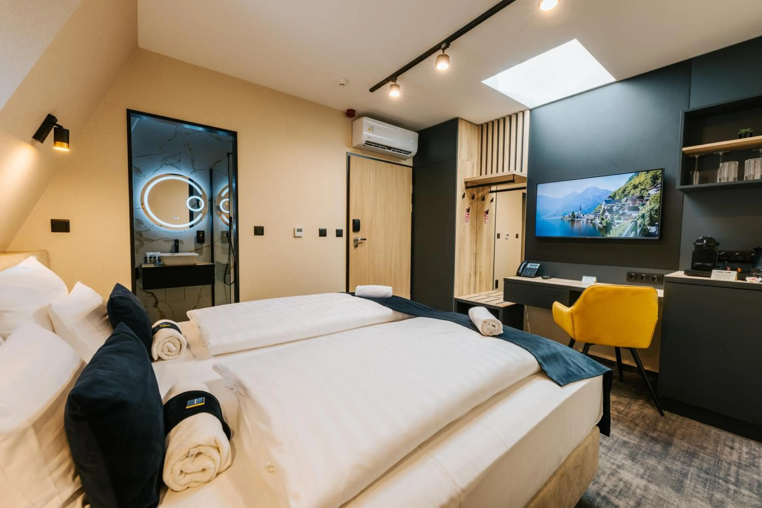 Photo of the whole room, Bed in Hotel Auris