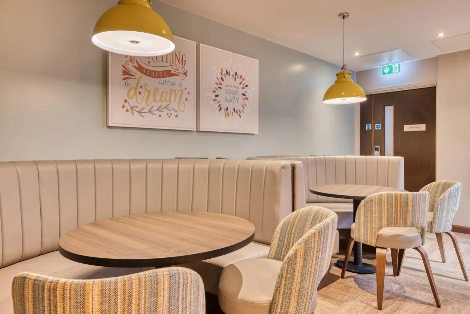 Restaurant/places to eat in Premier Inn Dublin City Temple Bar