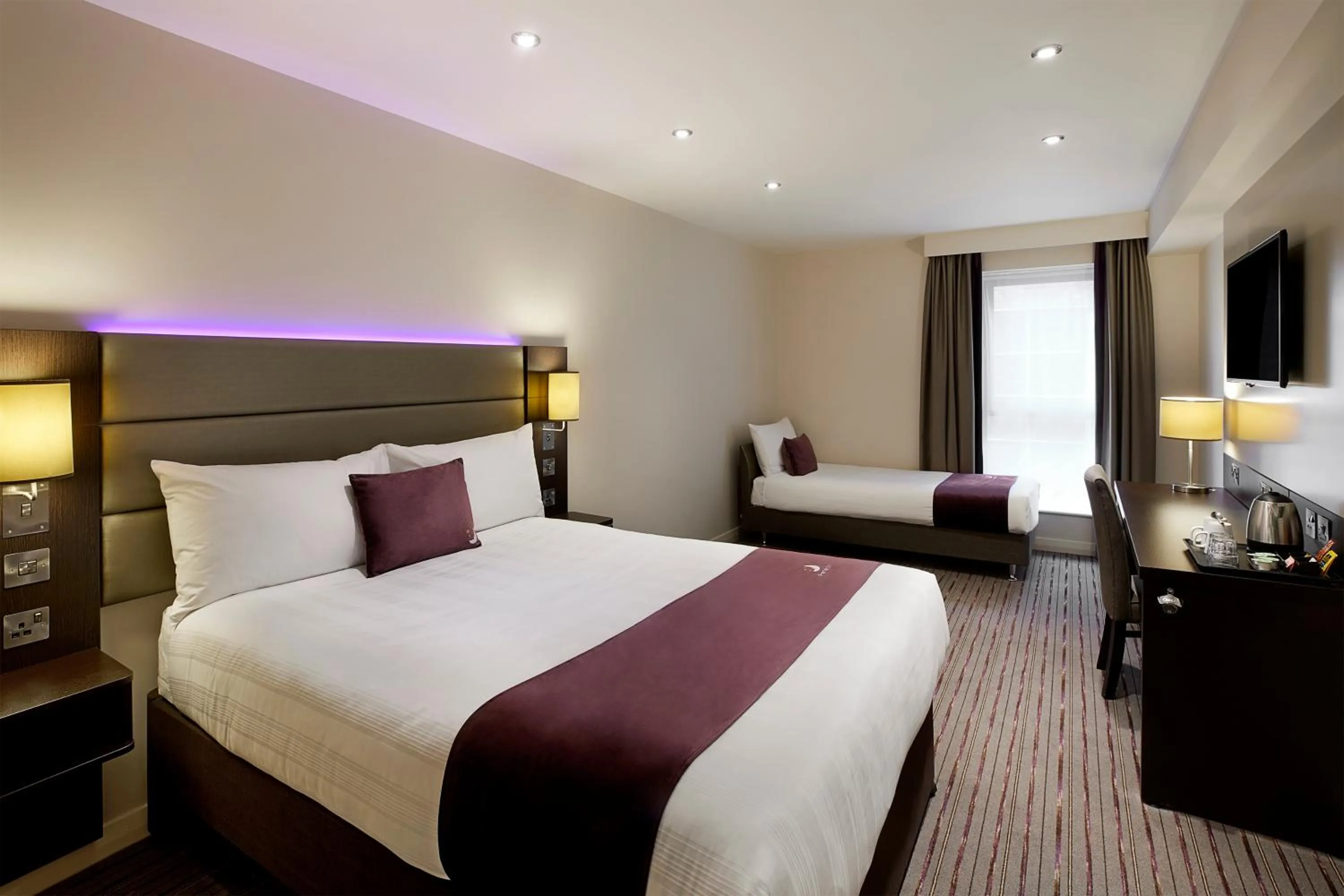 Bedroom, Bed in Premier Inn Dublin City Gloucester St South
