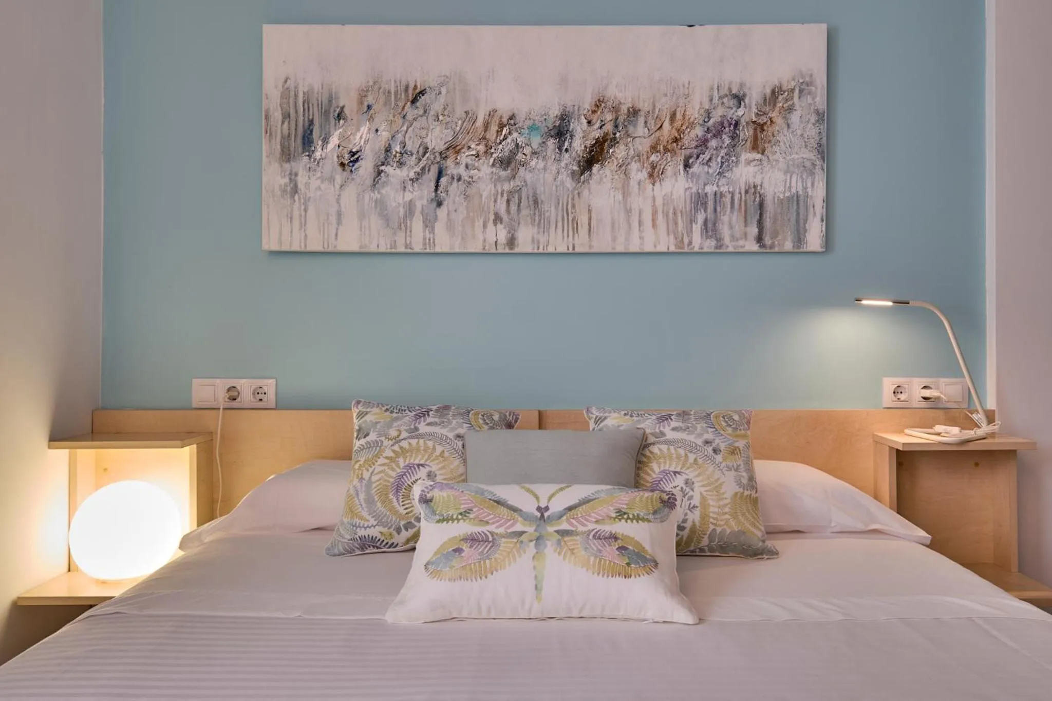 Photo of the whole room, Bed in Little Home Girona