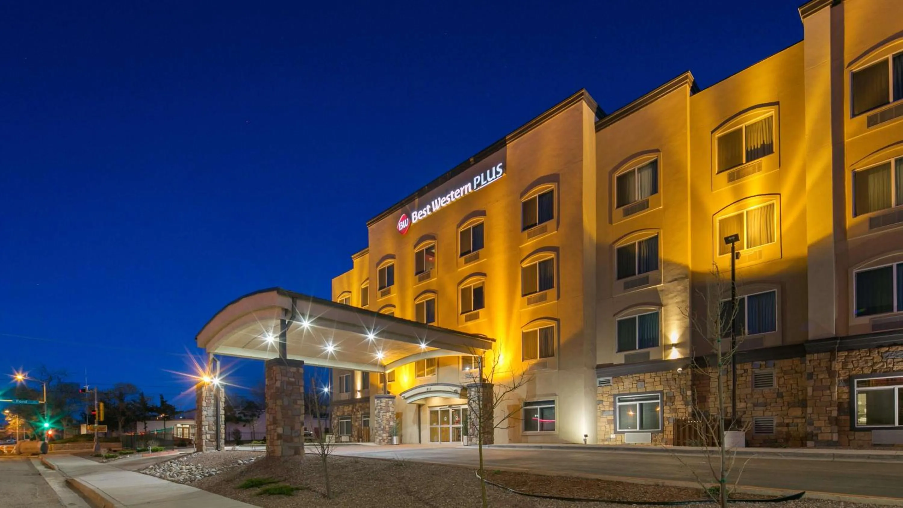 Property building in Best Western Plus Gallup Inn & Suites