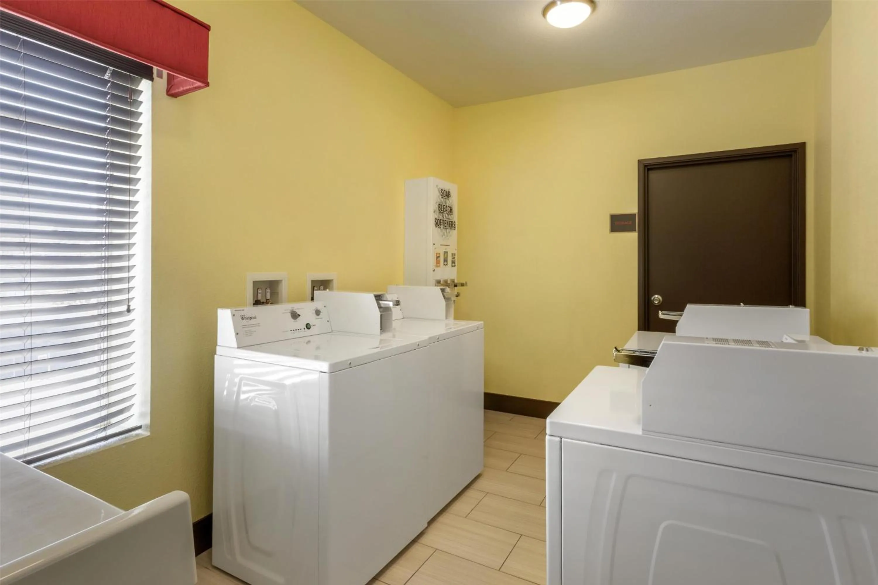 laundry, Bed in Best Western Plus Gallup Inn & Suites