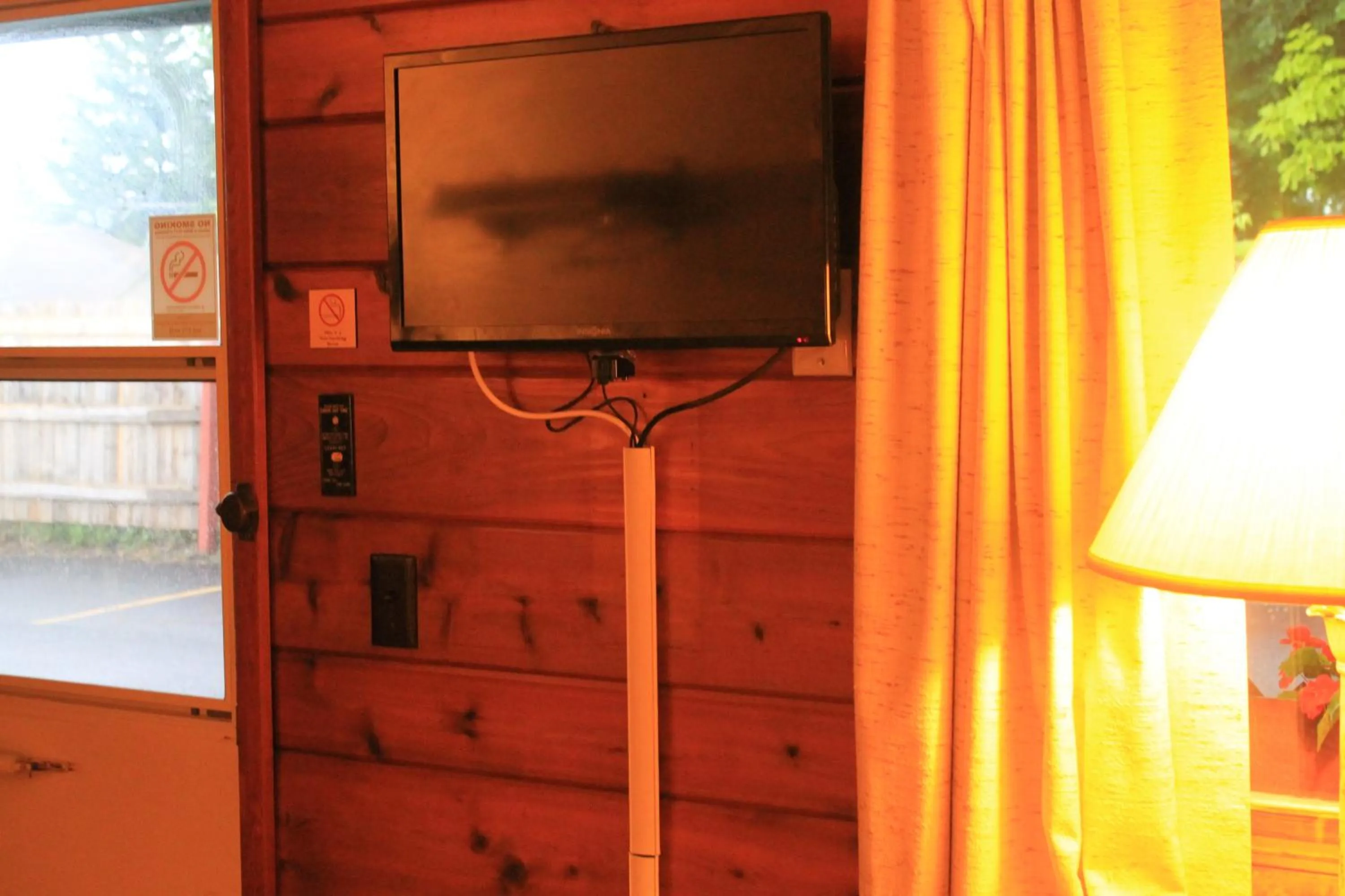 TV and multimedia in Chateau Lodge
