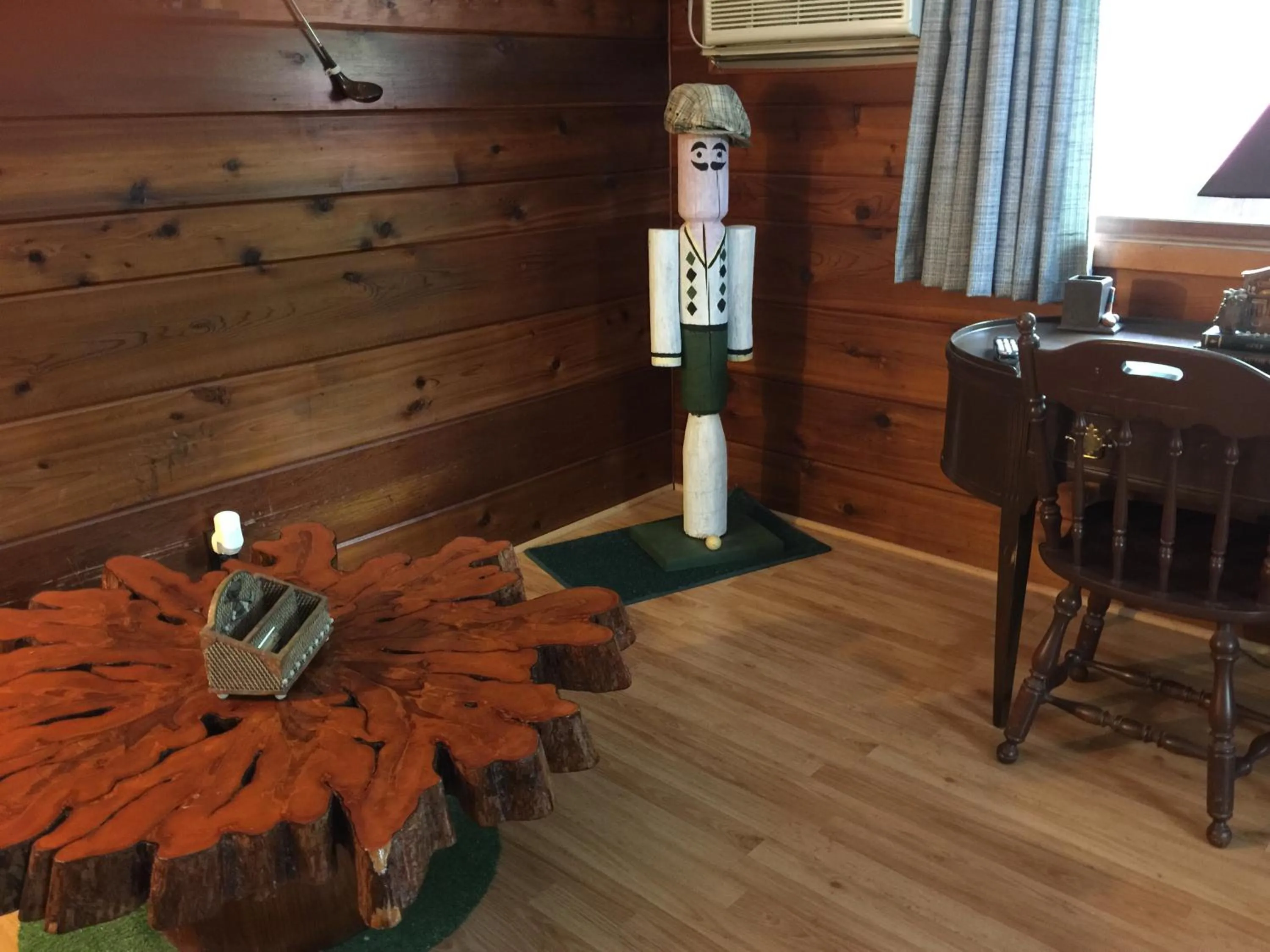 Decorative detail in Chateau Lodge