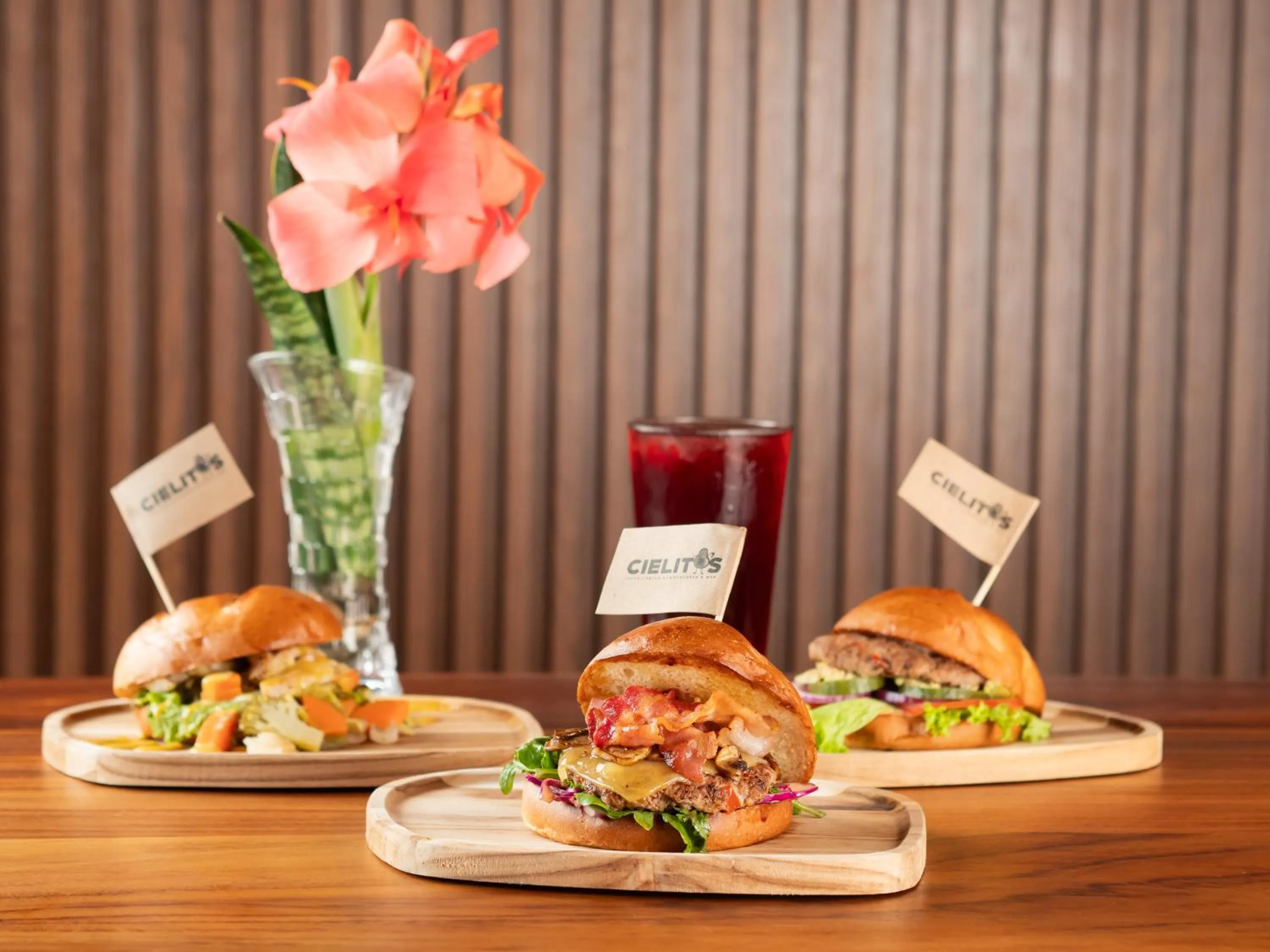 Restaurant/places to eat in Naif Boutique Hotel