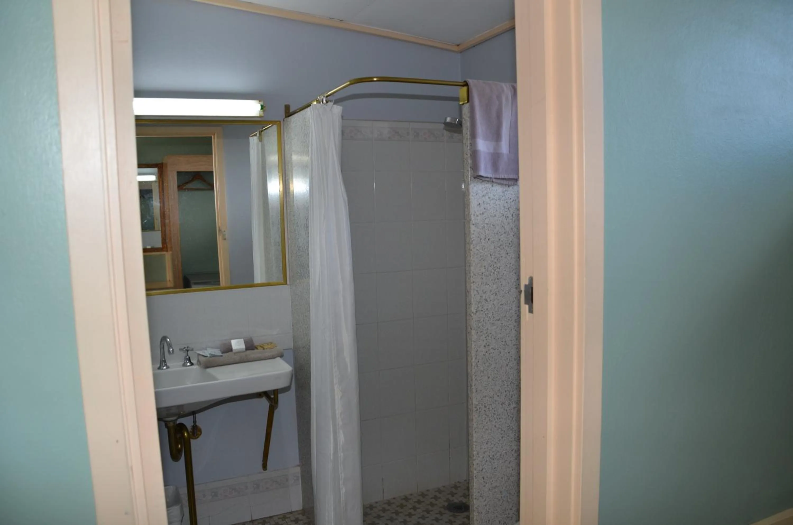 Bathroom in Warwick Motor Inn