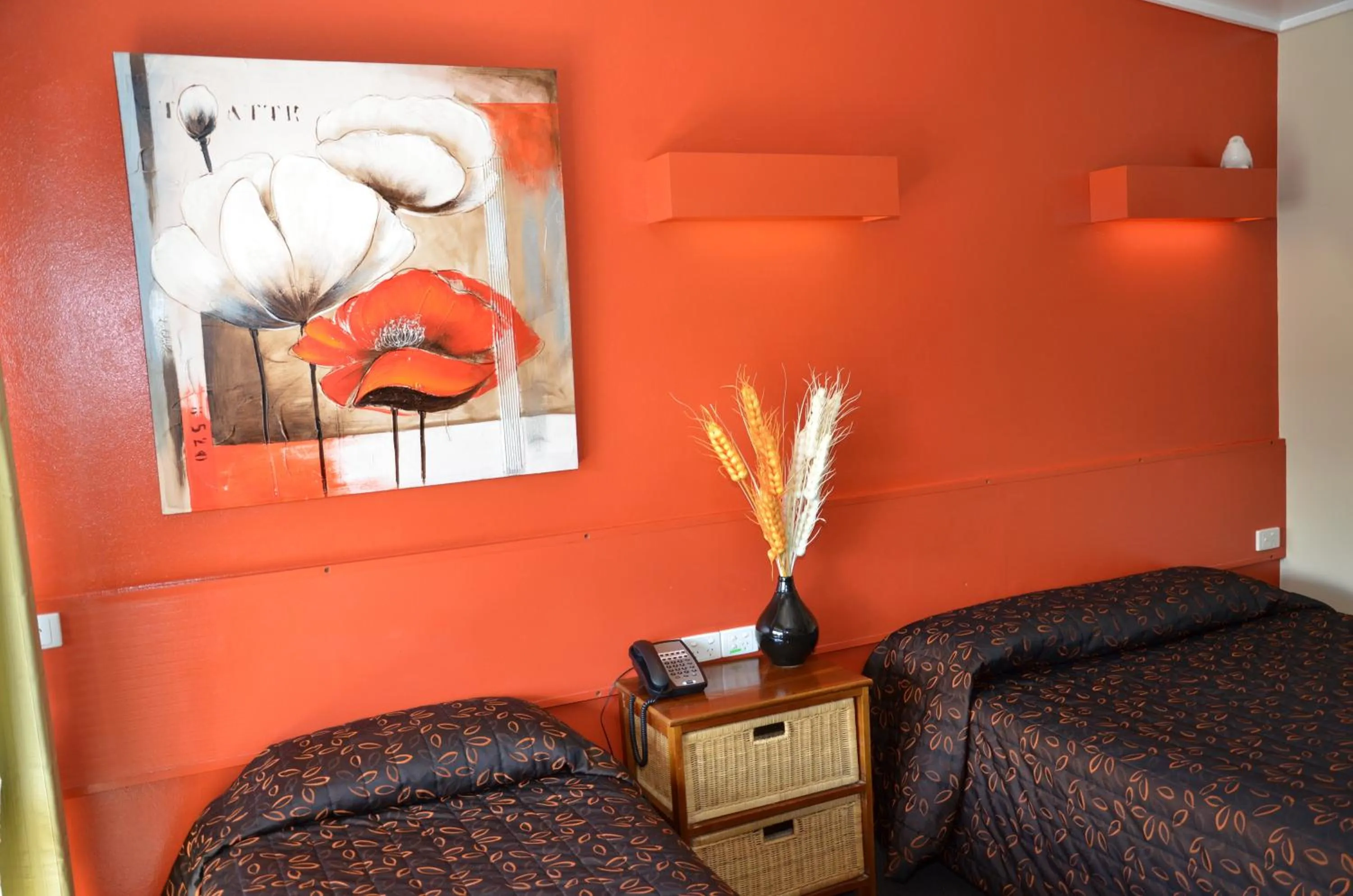 Bedroom in Warwick Motor Inn