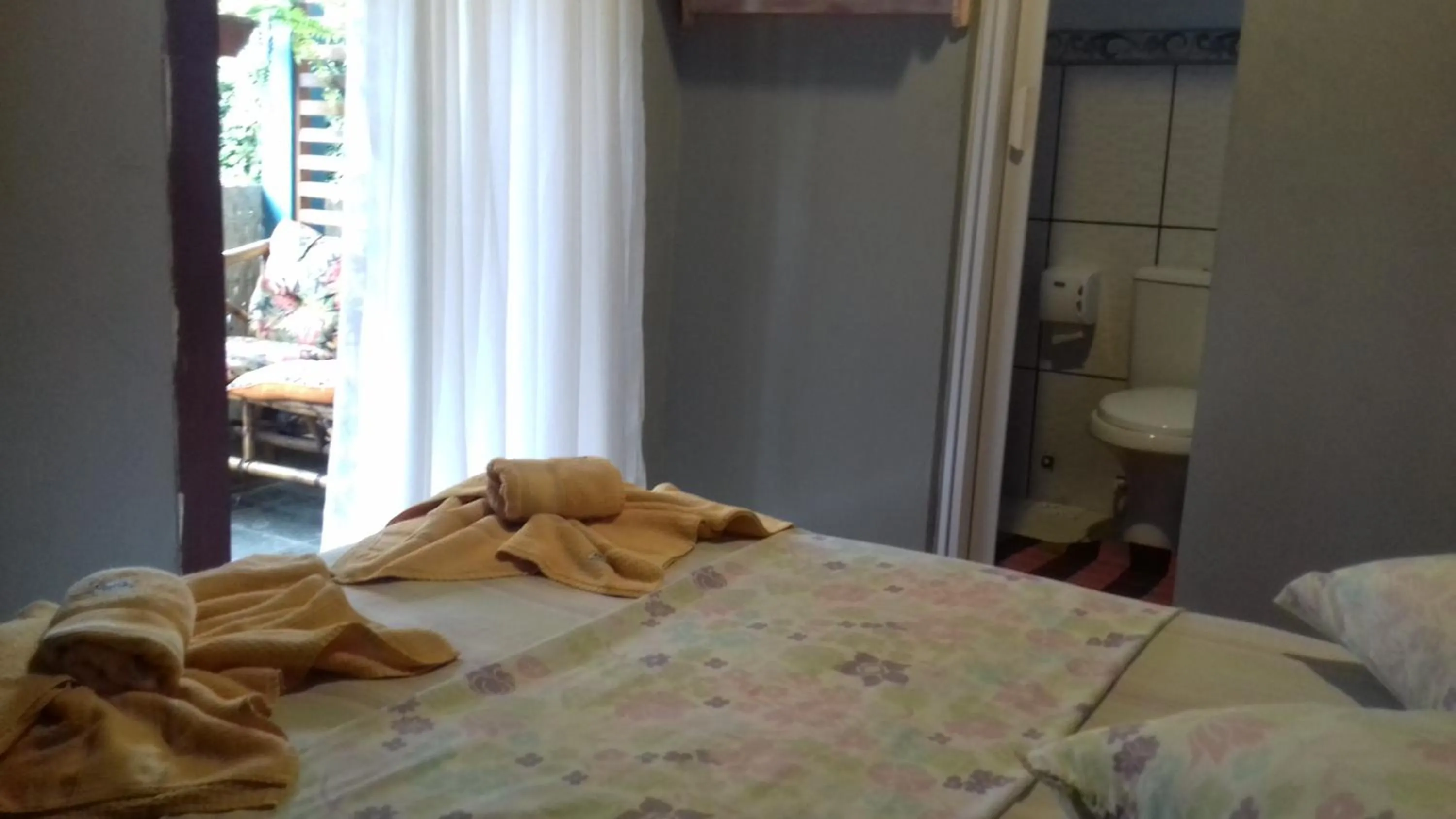 Photo of the whole room, Bed in Maracujá Hostel