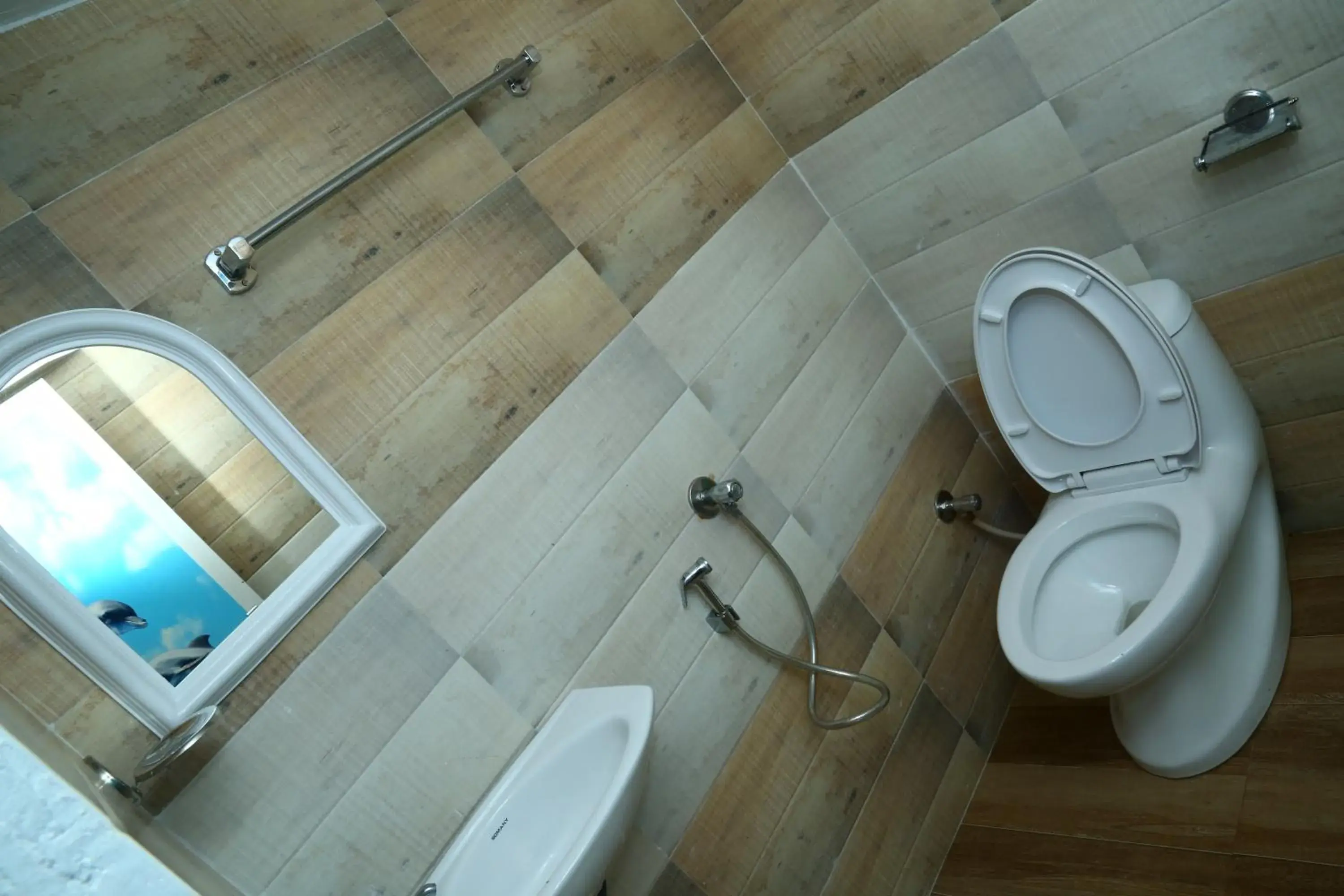 Budget Double Room in Funky Art Beach House Budget Double Room in Funky Art Beach House