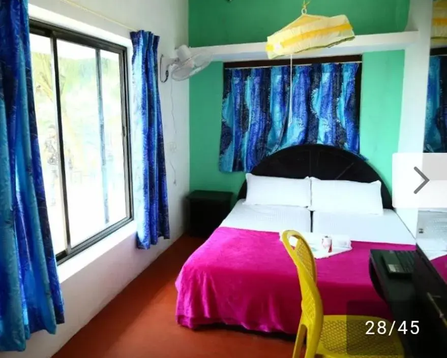 Standard Twin Room in Funky Art Beach House Standard Twin Room in Funky Art Beach House