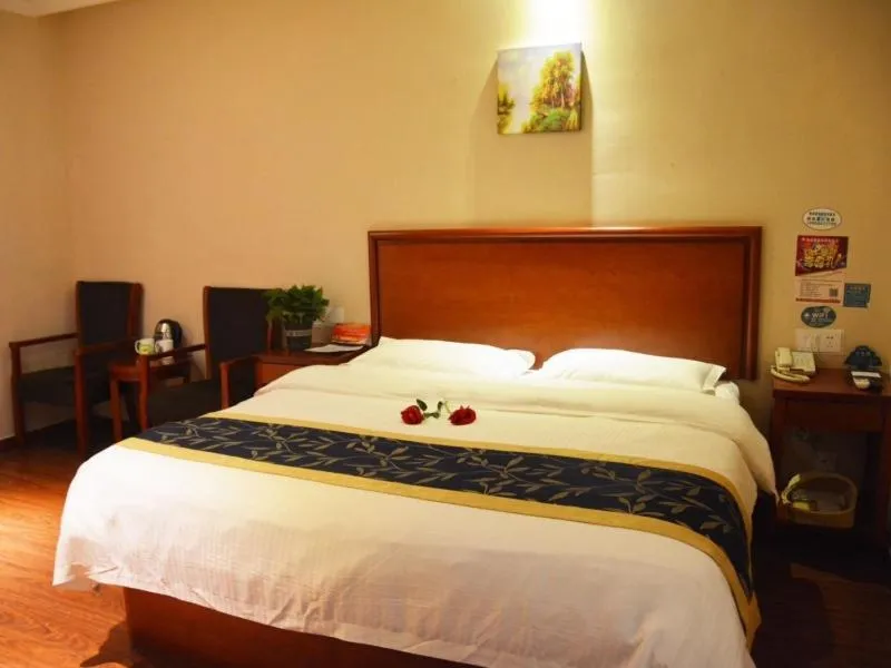 Bed in GreenTree Inn Fuyang Shopping Mall