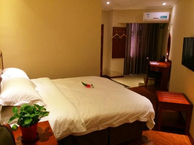 Bed in GreenTree Inn Fuyang Shopping Mall