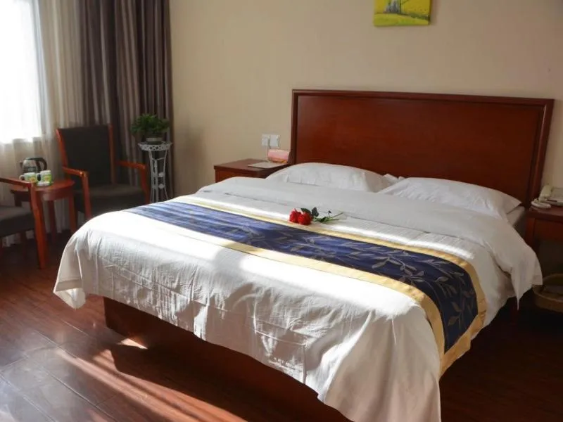 Bed in GreenTree Inn Fuyang Shopping Mall