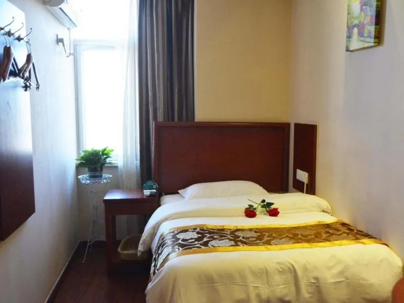 Bed in GreenTree Inn Fuyang Shopping Mall
