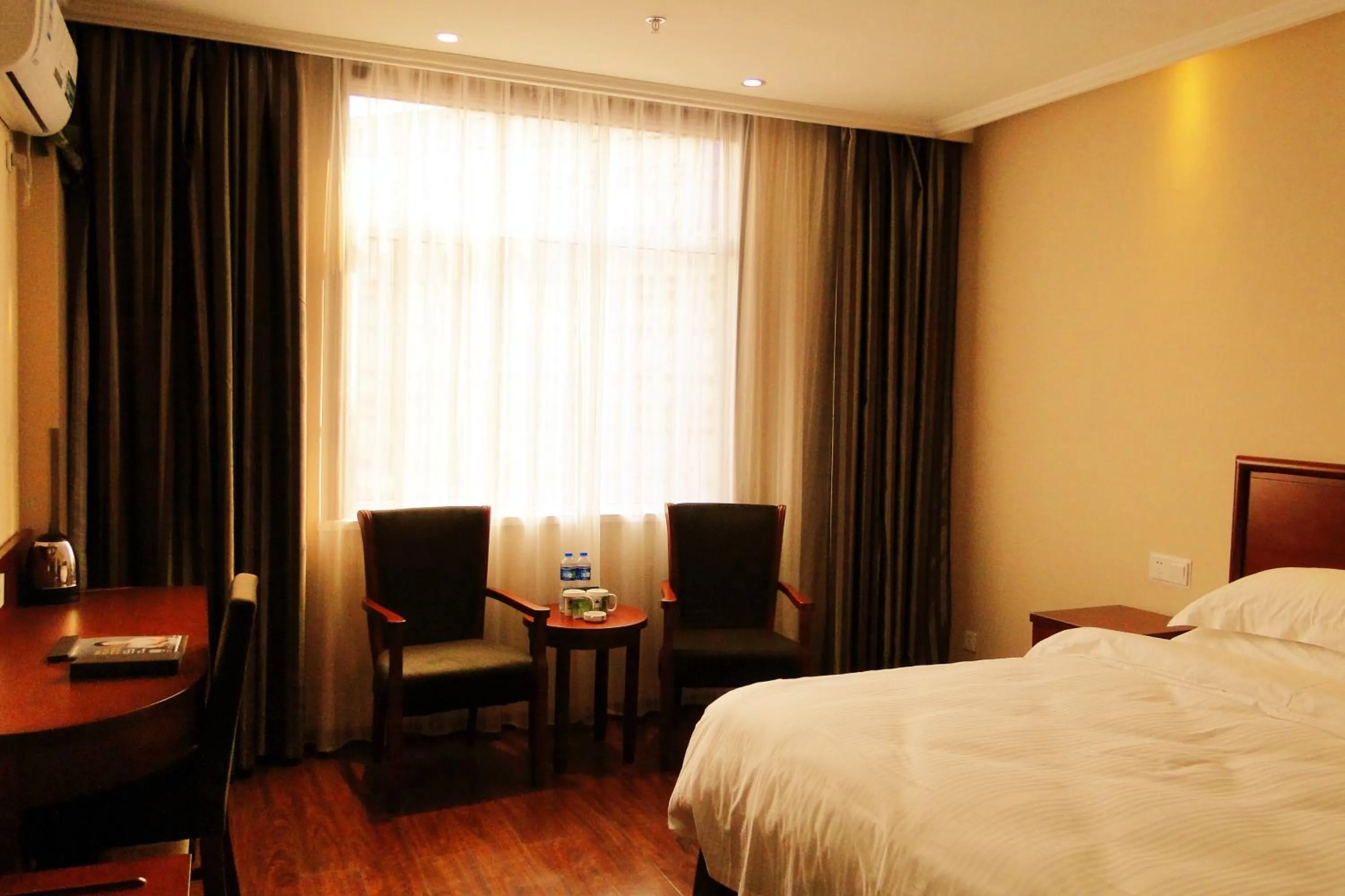 Bed in GreenTree Inn Fuyang Shopping Mall