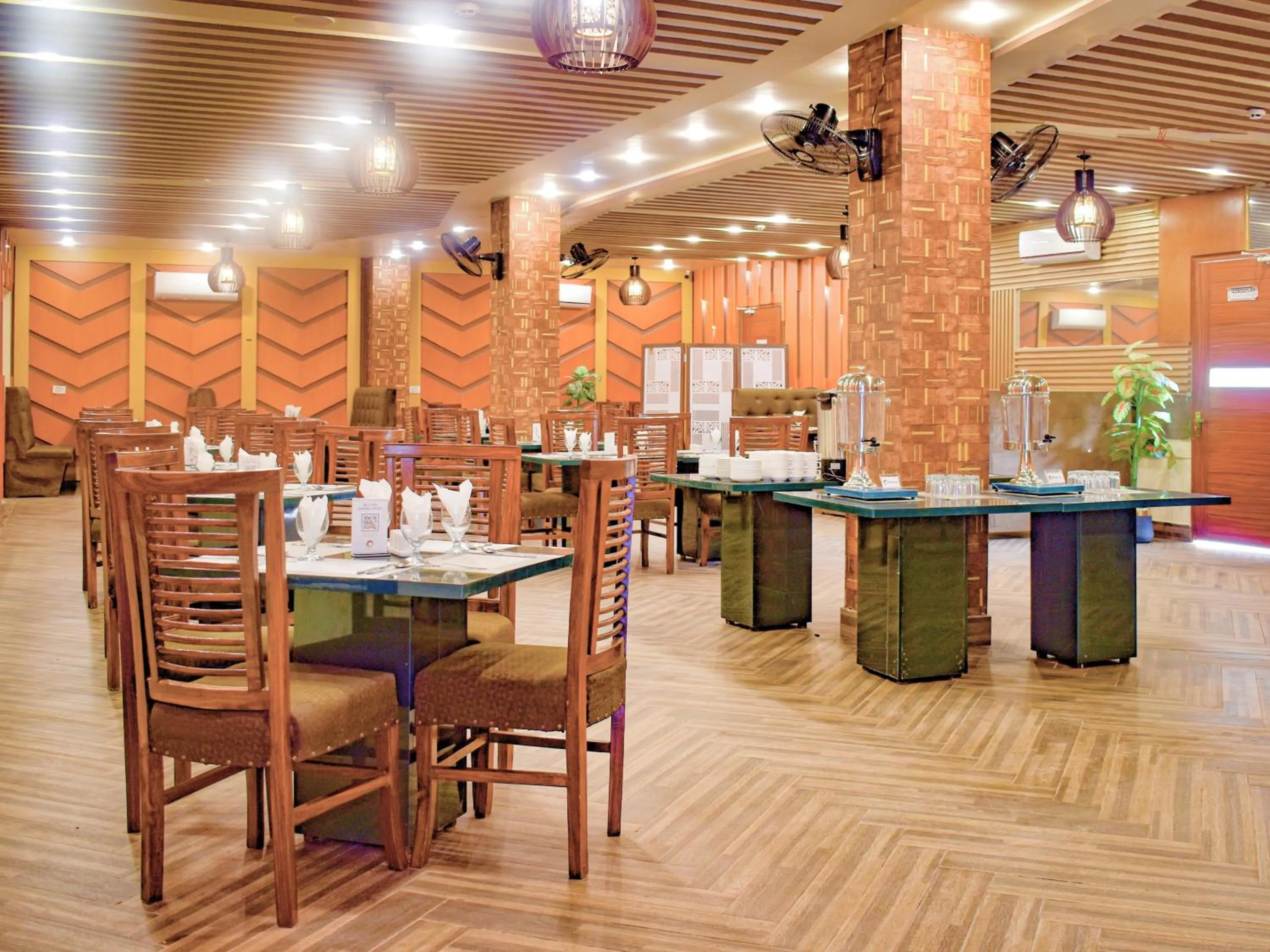 Restaurant/places to eat in Hotel One University Sukkur