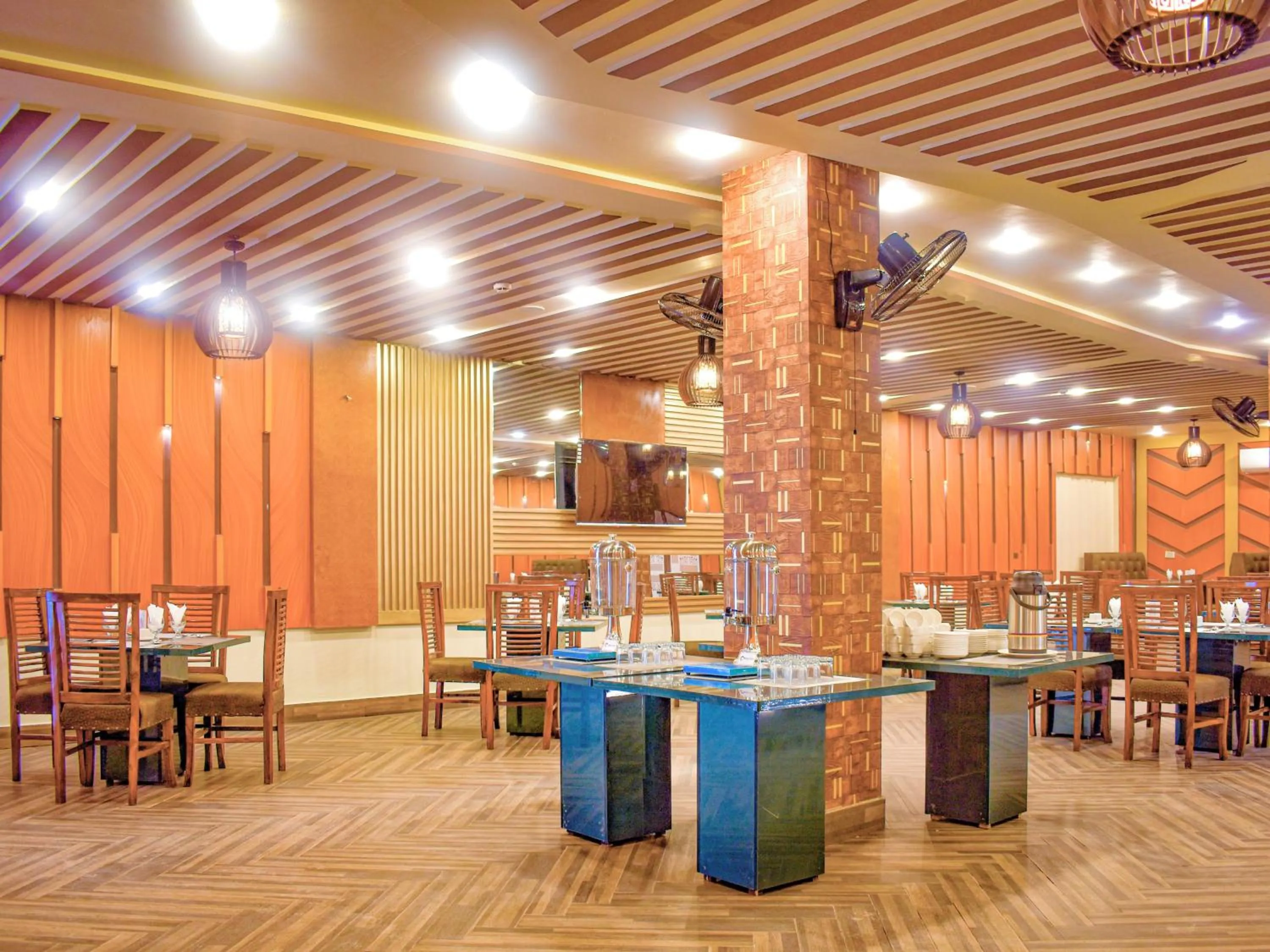 Restaurant/places to eat in Hotel One University Sukkur
