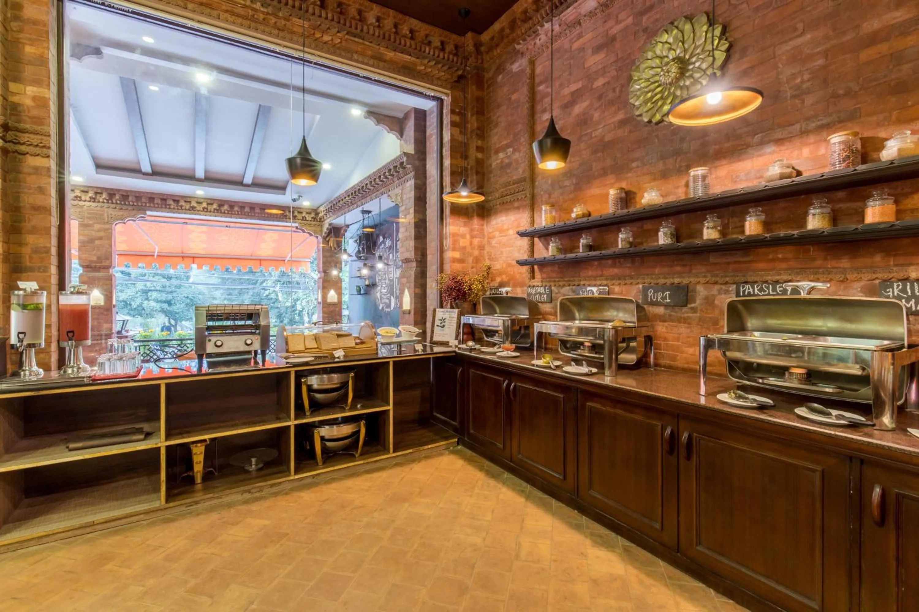 Restaurant/places to eat in Dahlia Boutique Hotel