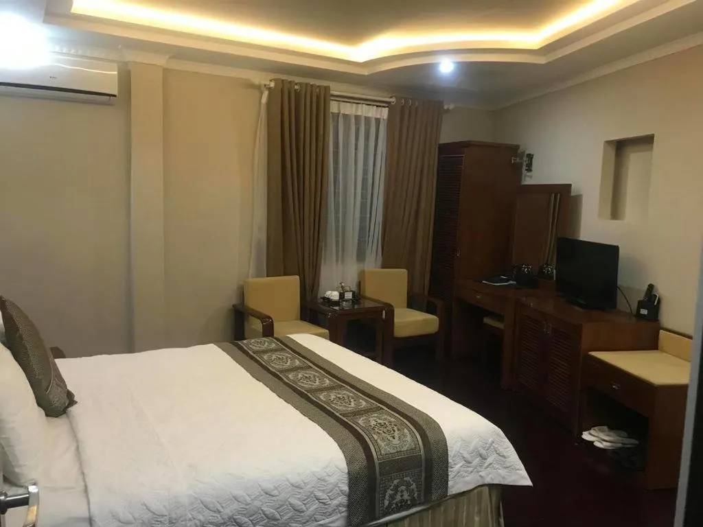 Photo of the whole room, Bed in Holiday Hotel