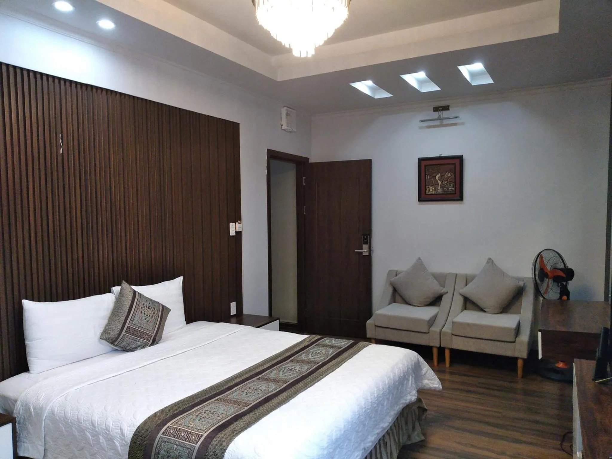 Photo of the whole room, Bed in Holiday Hotel