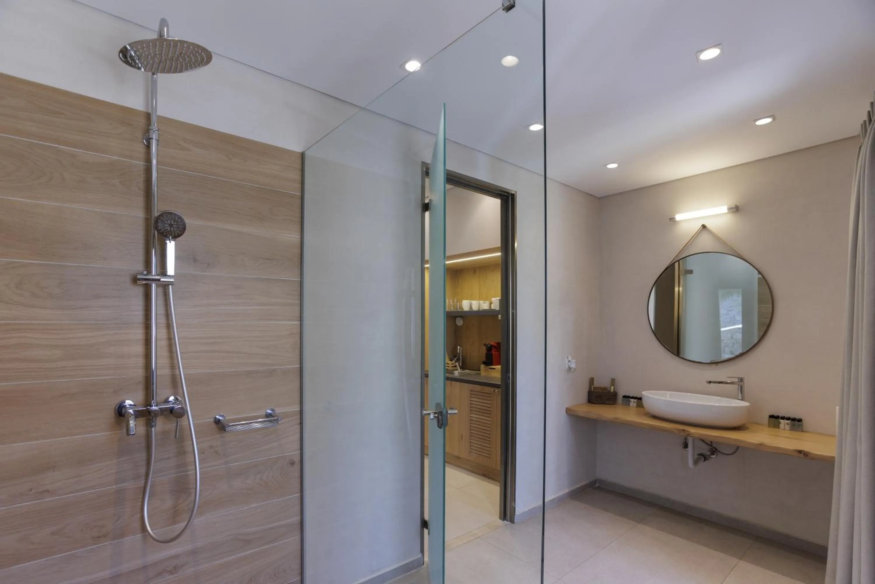 Shower in Edem Garden Residence by Estia