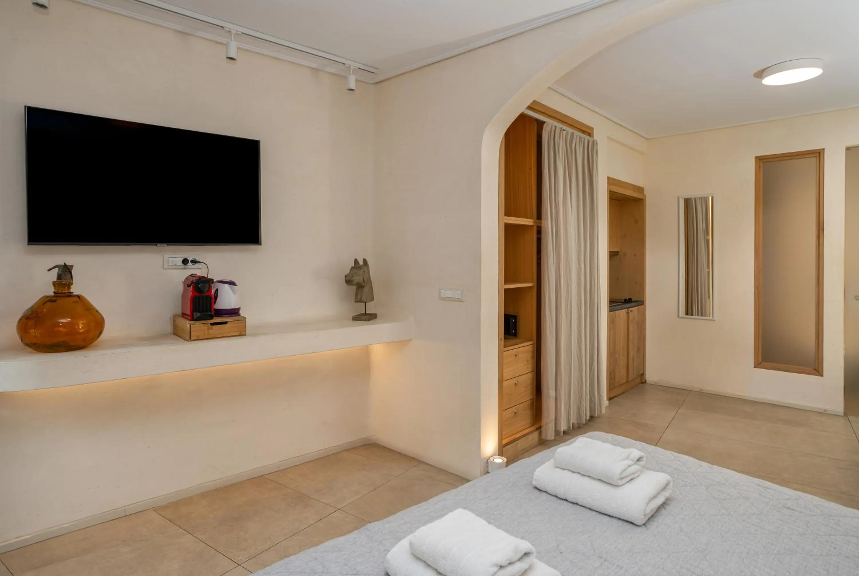 TV and multimedia, Bed in Edem Garden Residence by Estia