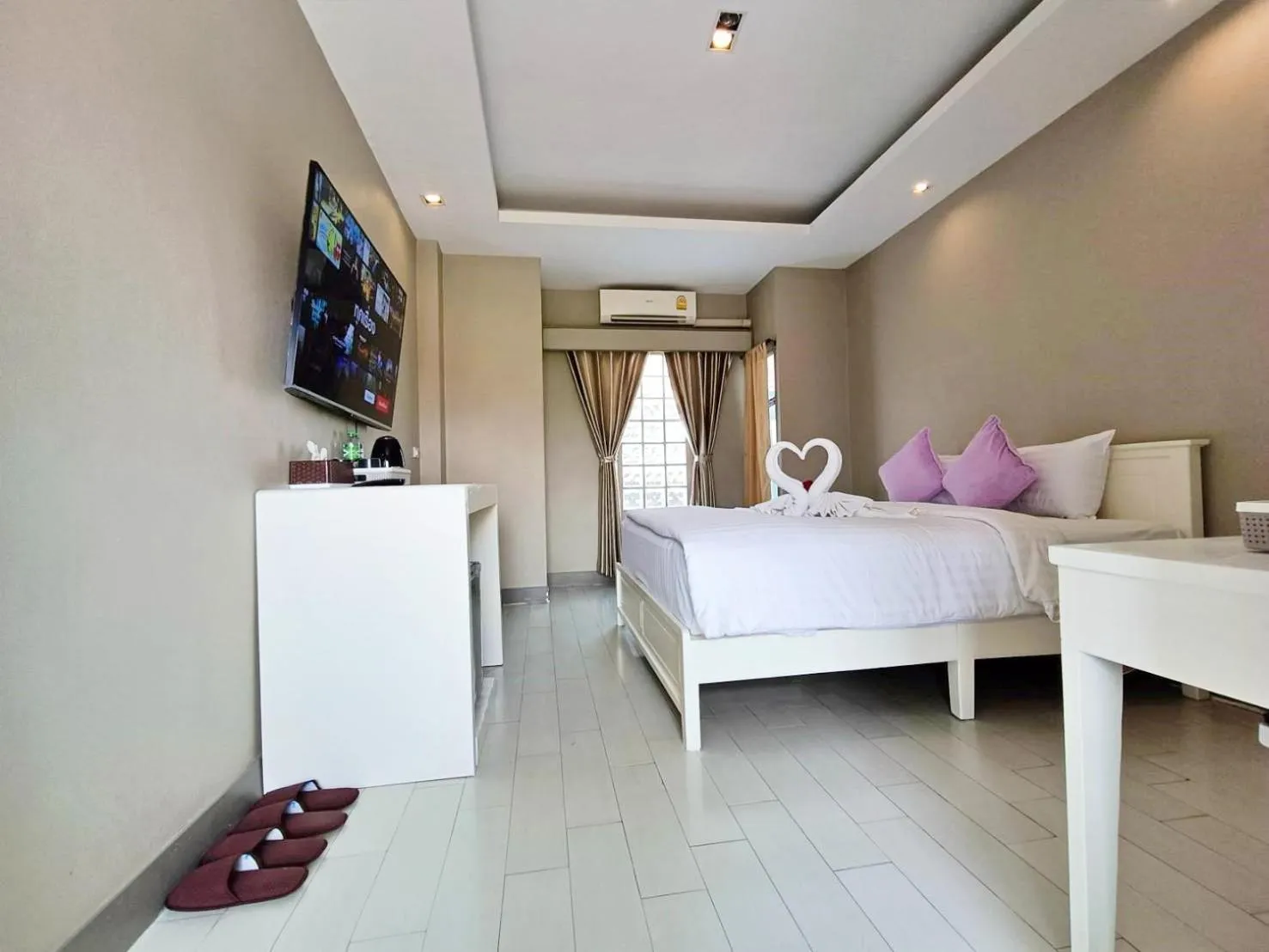 Photo of the whole room, Bed in The Guest Chang Moi Boutique Hotel