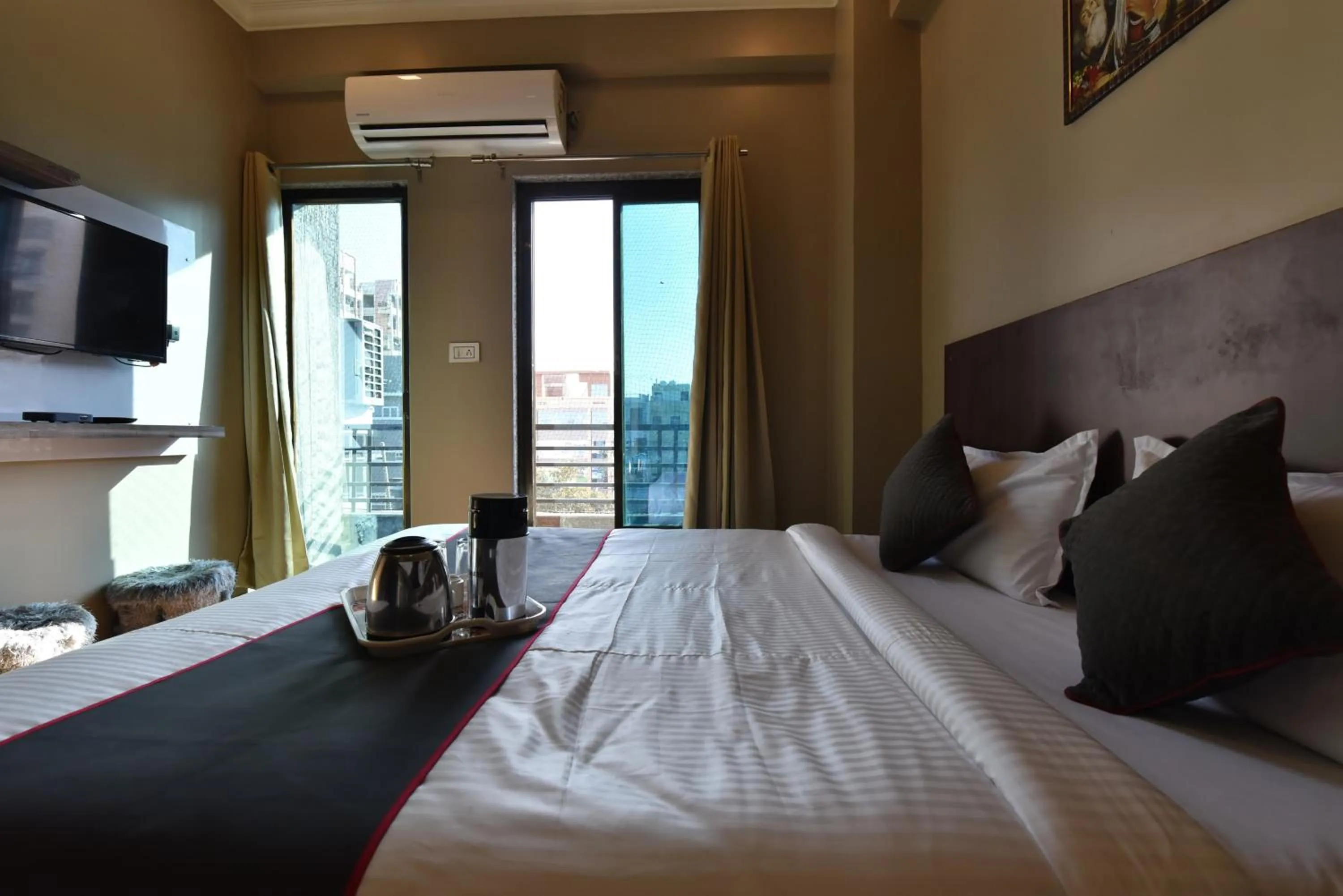 Bed in Hotel Kailash Villa