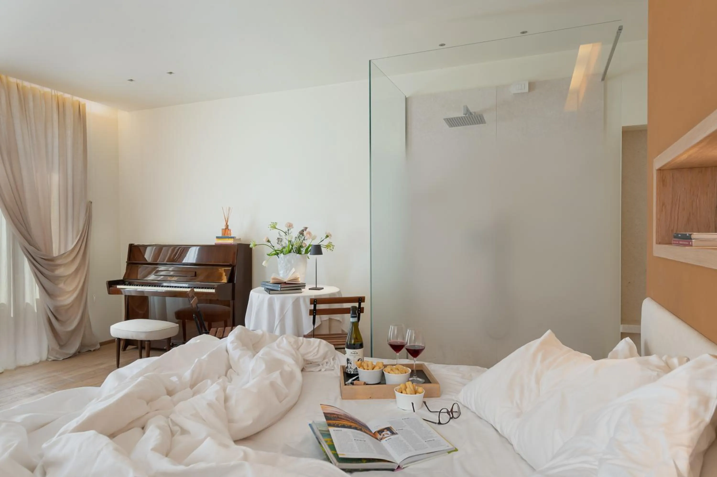 Photo of the whole room, Bed in Massimago Wine Suites