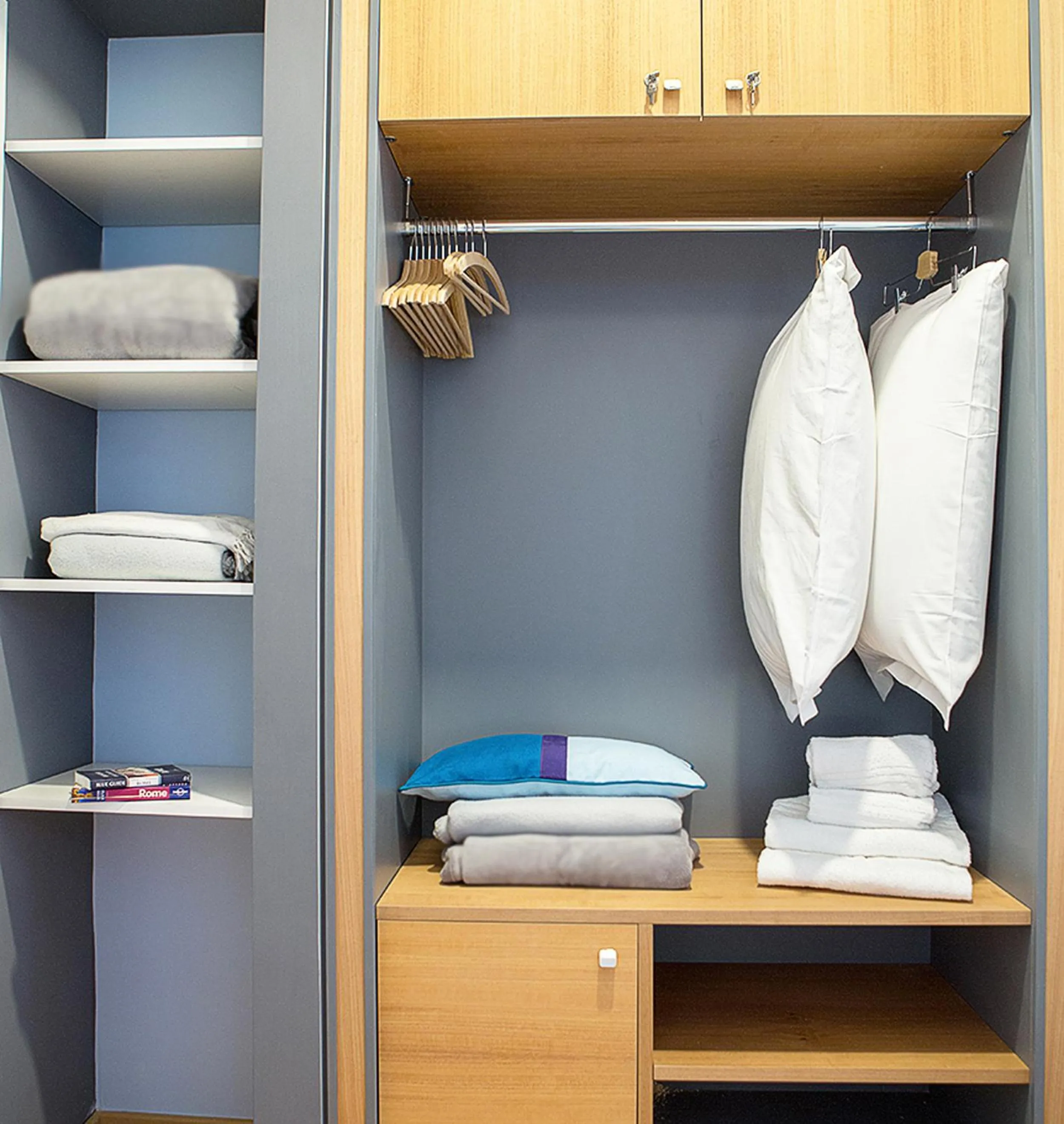 Decorative detail in Milizie 76 Gallery