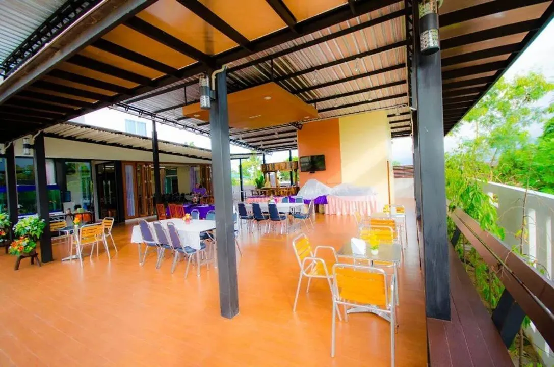 Restaurant/places to eat in FIG Boutique Hotel