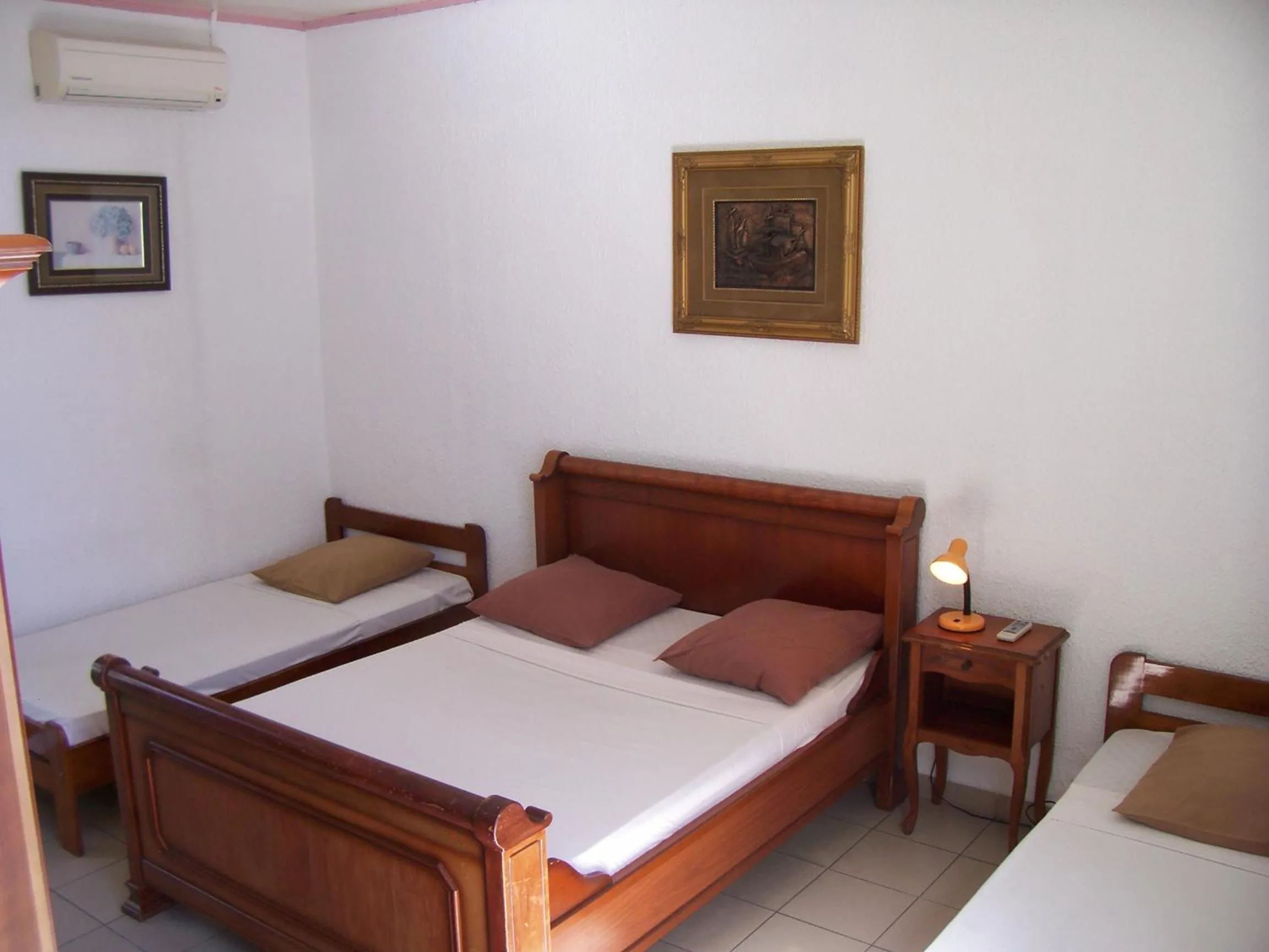 Bed in Hôtel Le Nathania