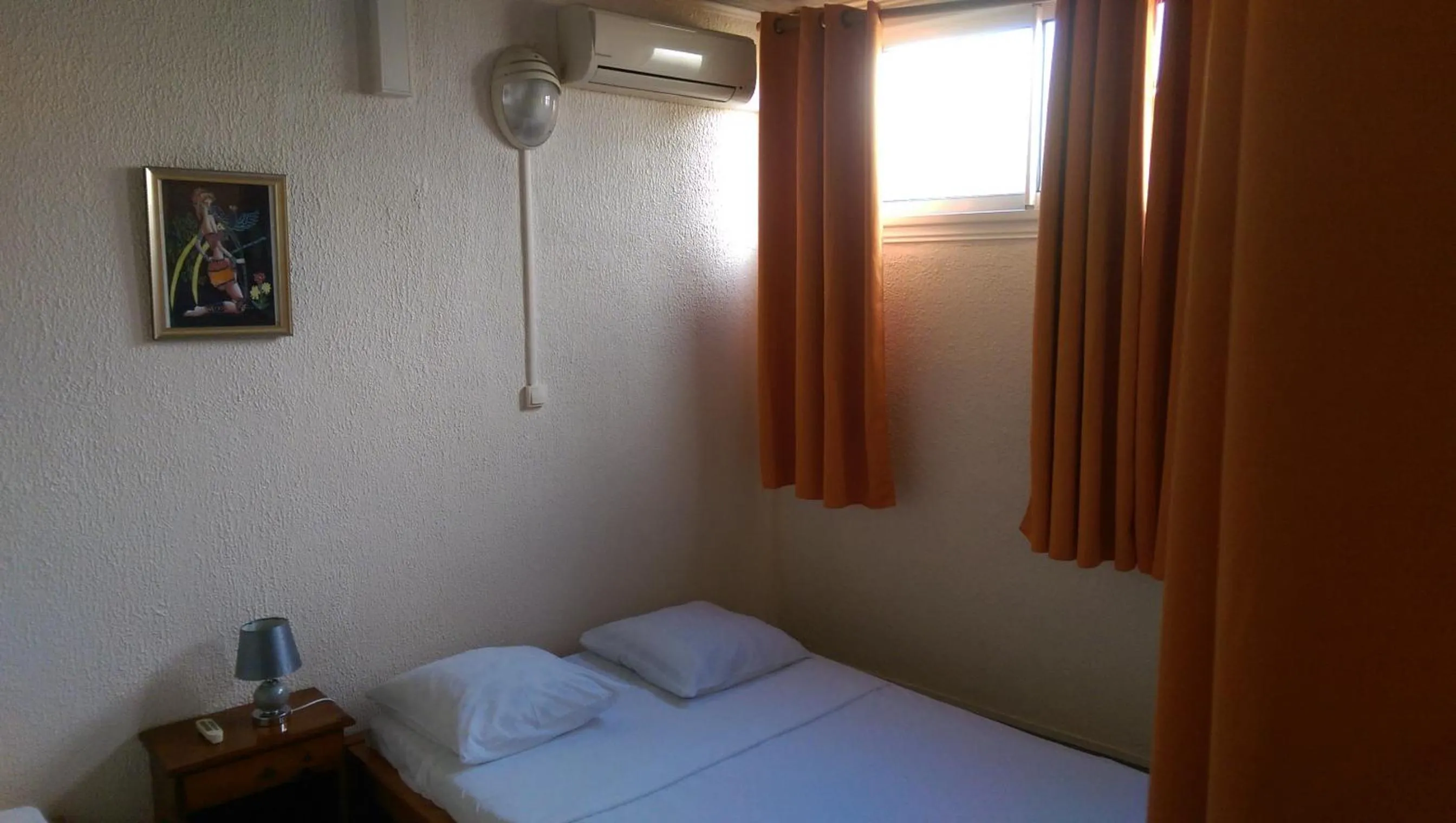 Bed in Hôtel Le Nathania