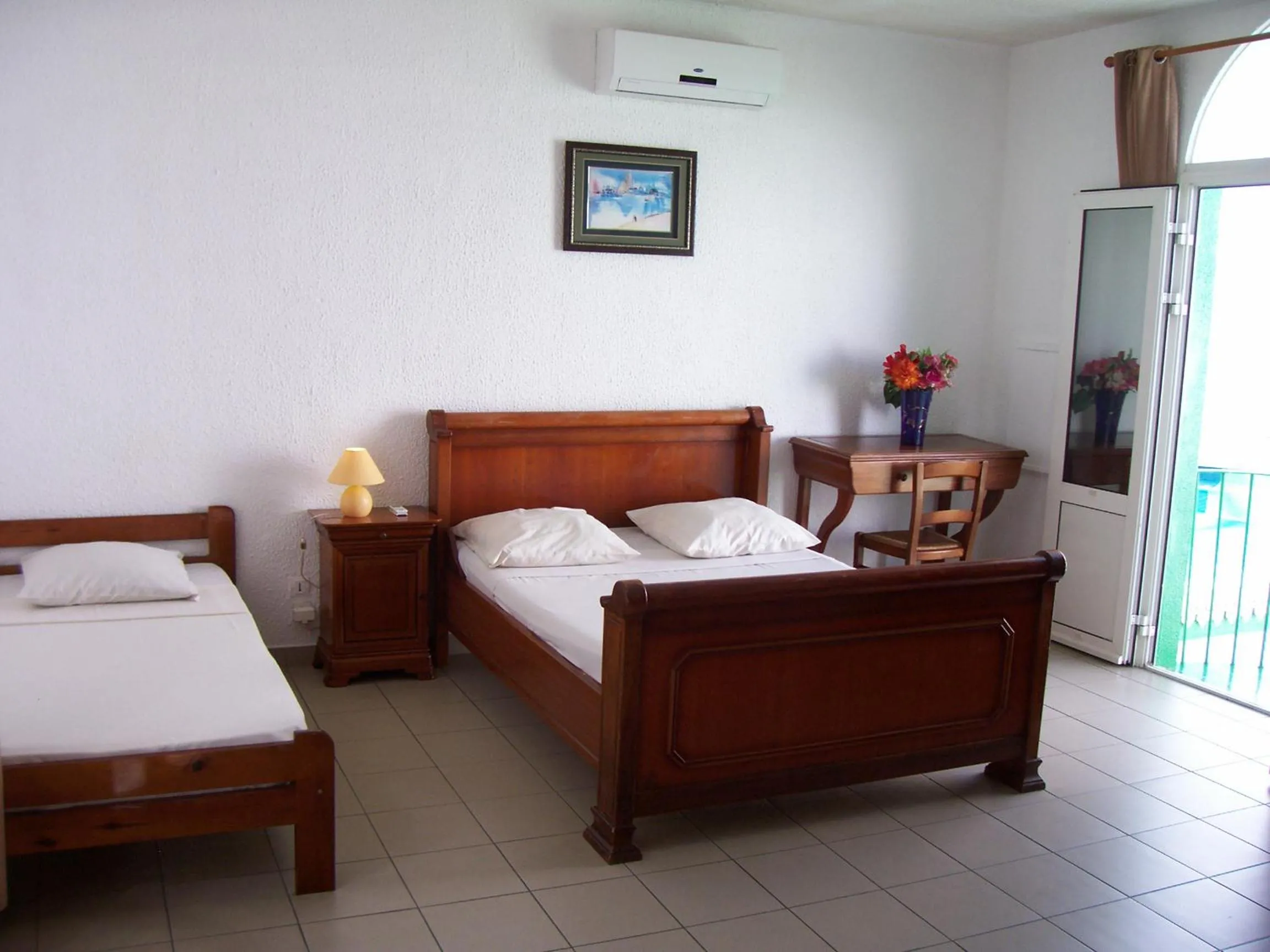 Photo of the whole room, Bed in Hôtel Le Nathania