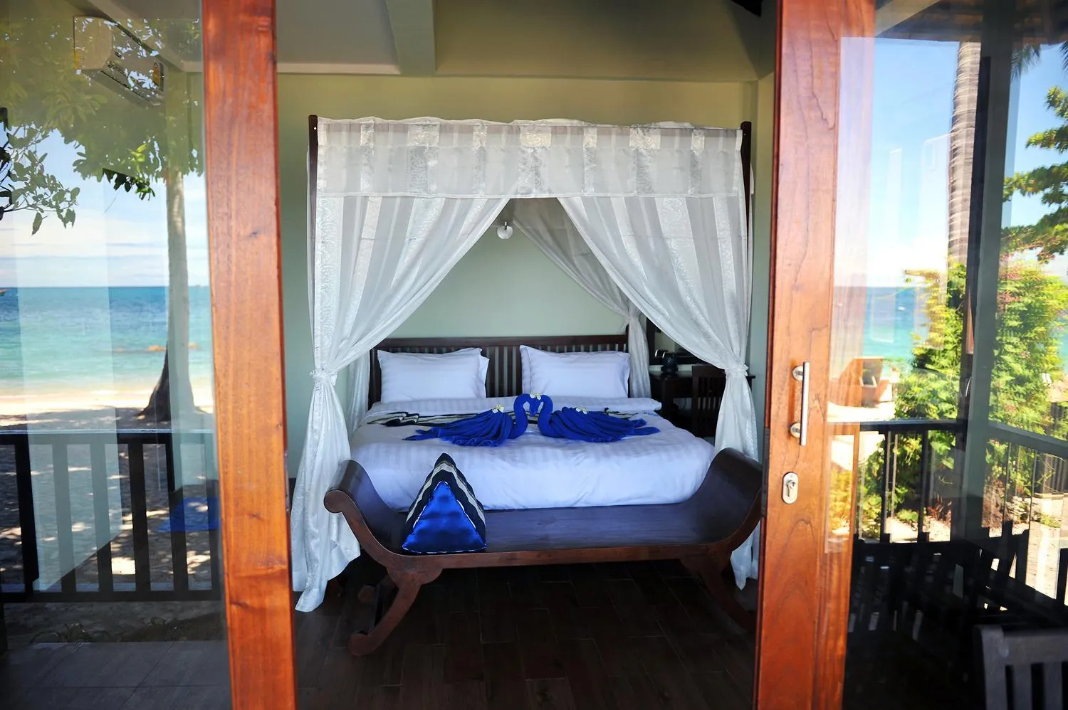 Bedroom, Bed in Koh Tao Beach Club