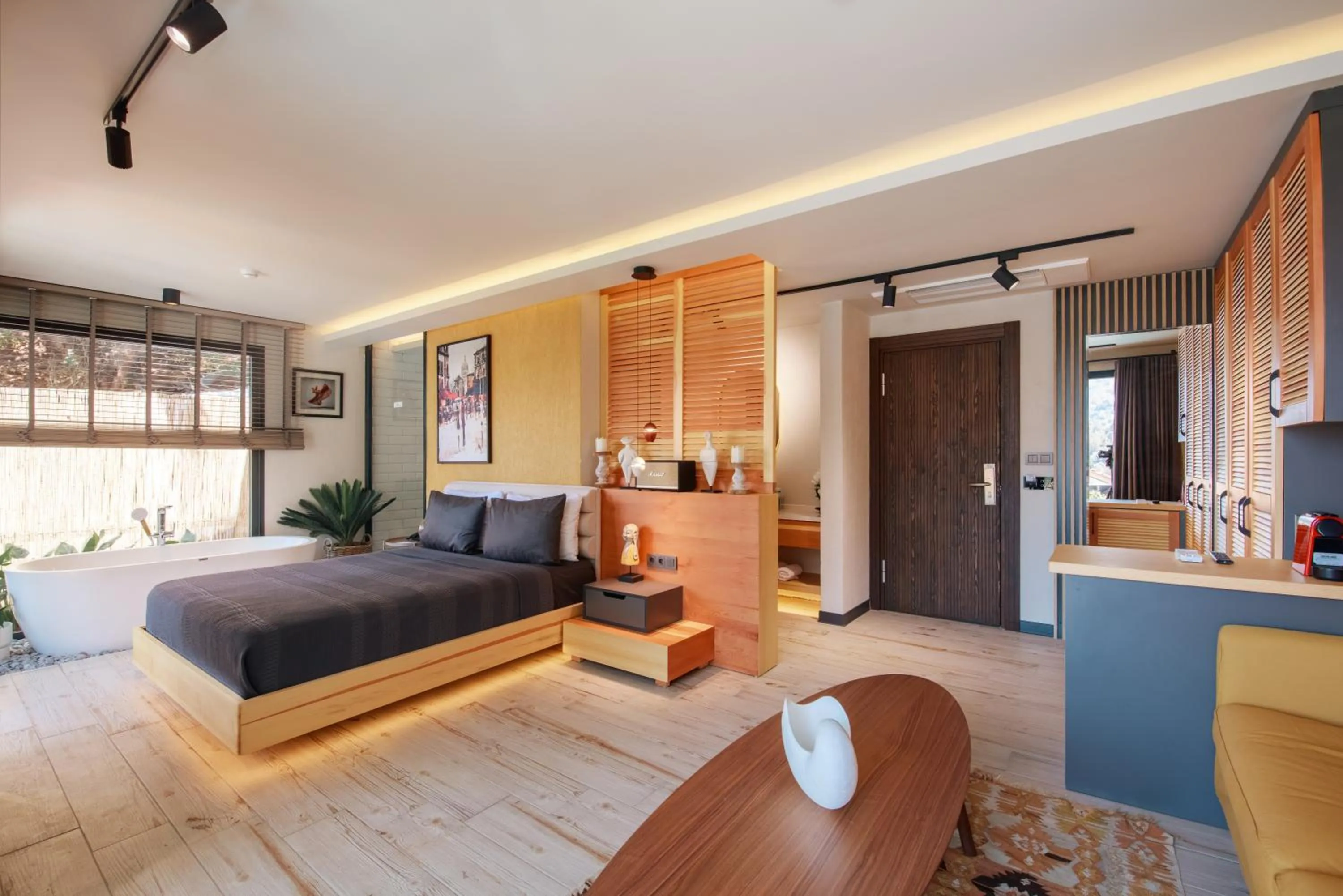 Photo of the whole room, Bed in Morina Deluxe Hotel