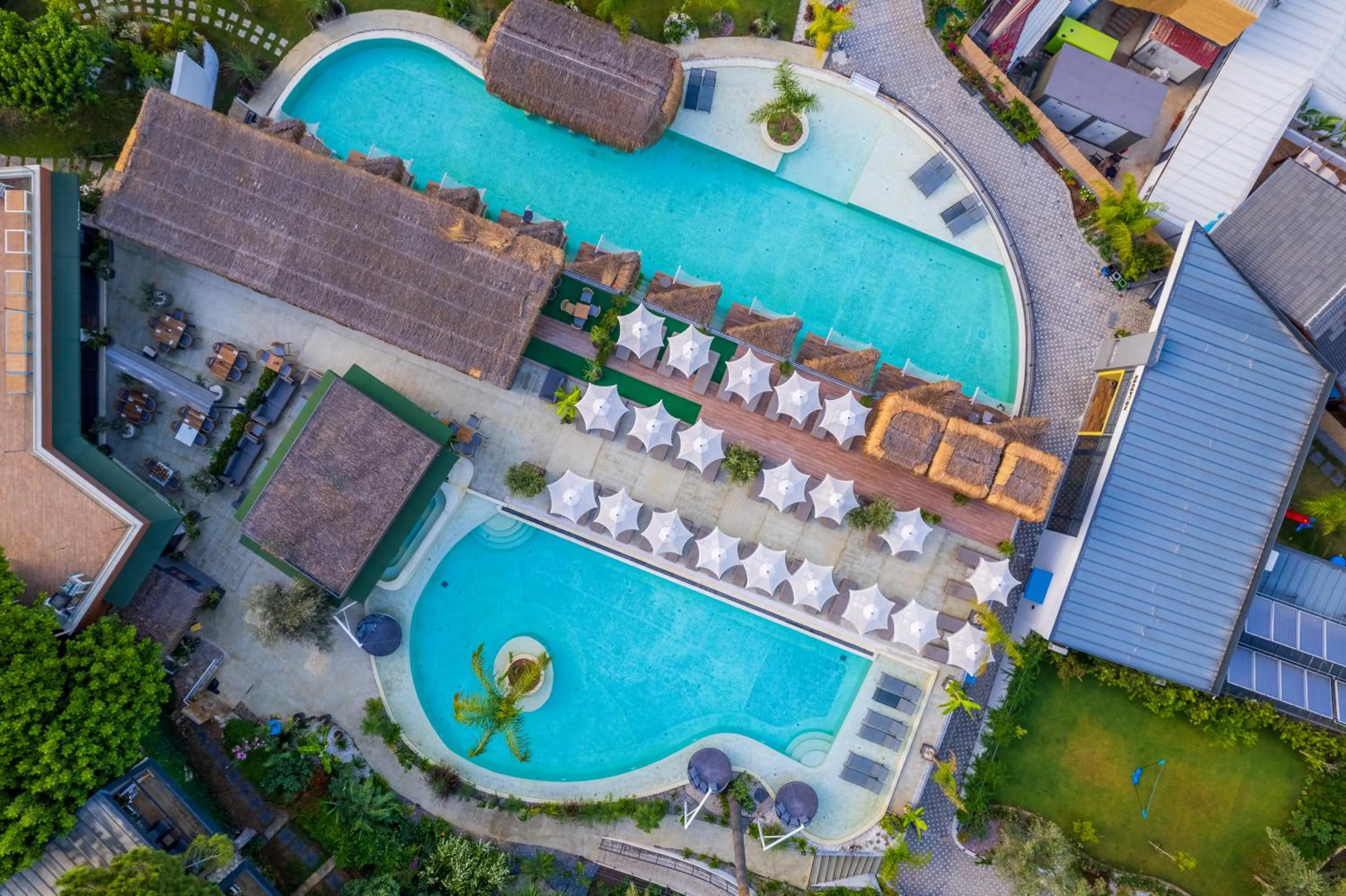 Swimming pool in Morina Deluxe Hotel